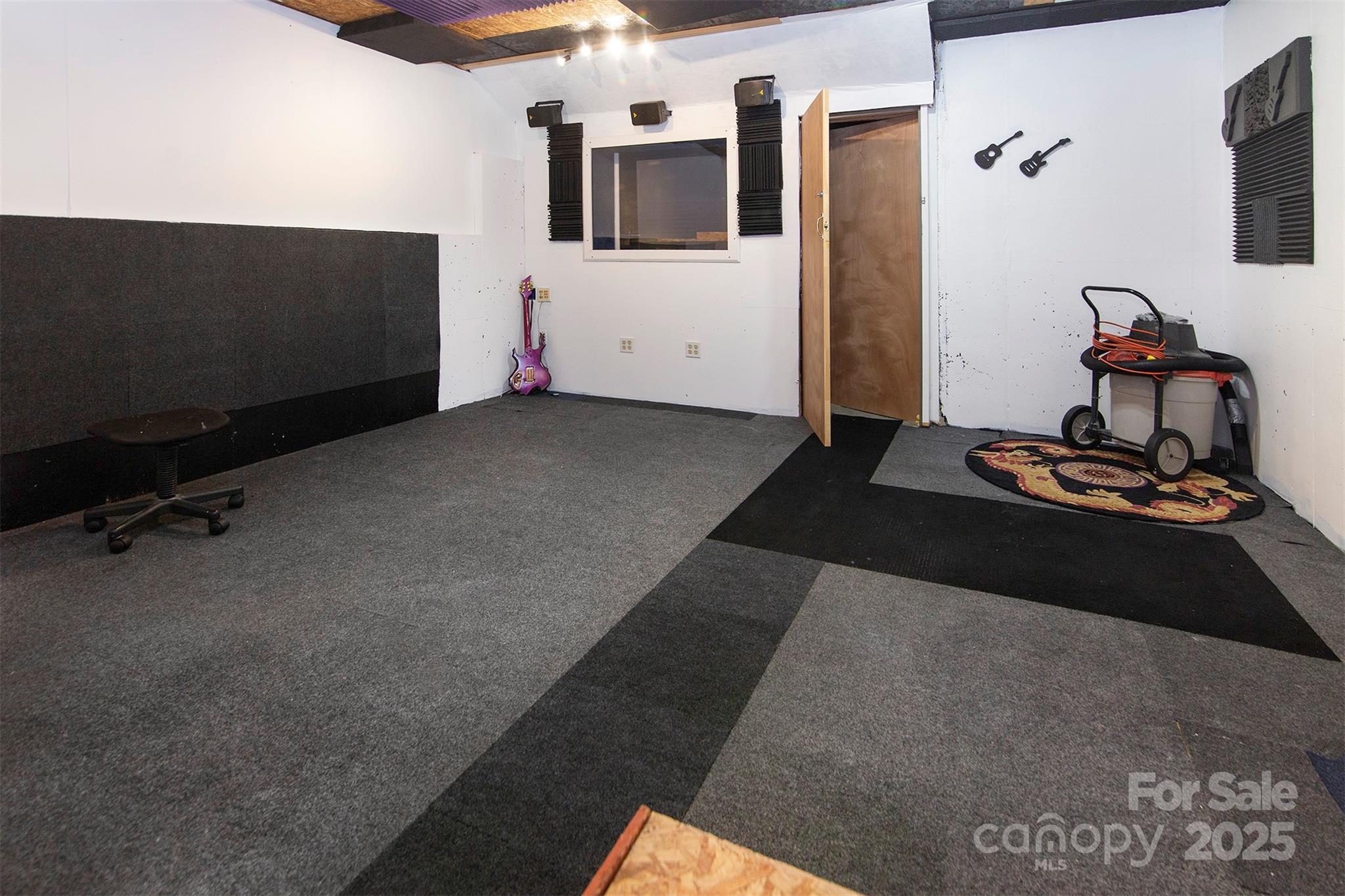 8619 Delamere Lane Property Photo 41