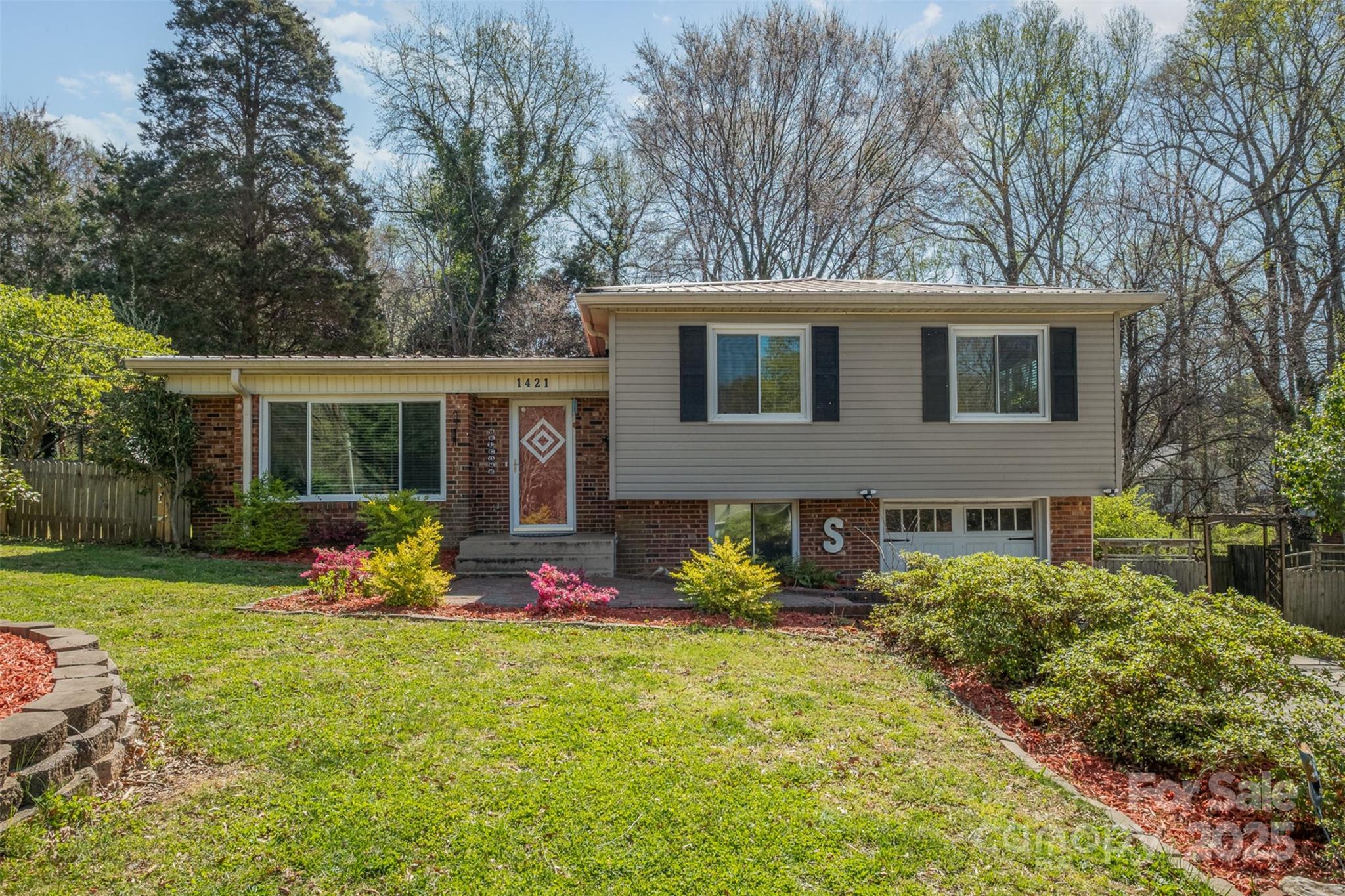 1421 Sherwood Drive Property Photo
