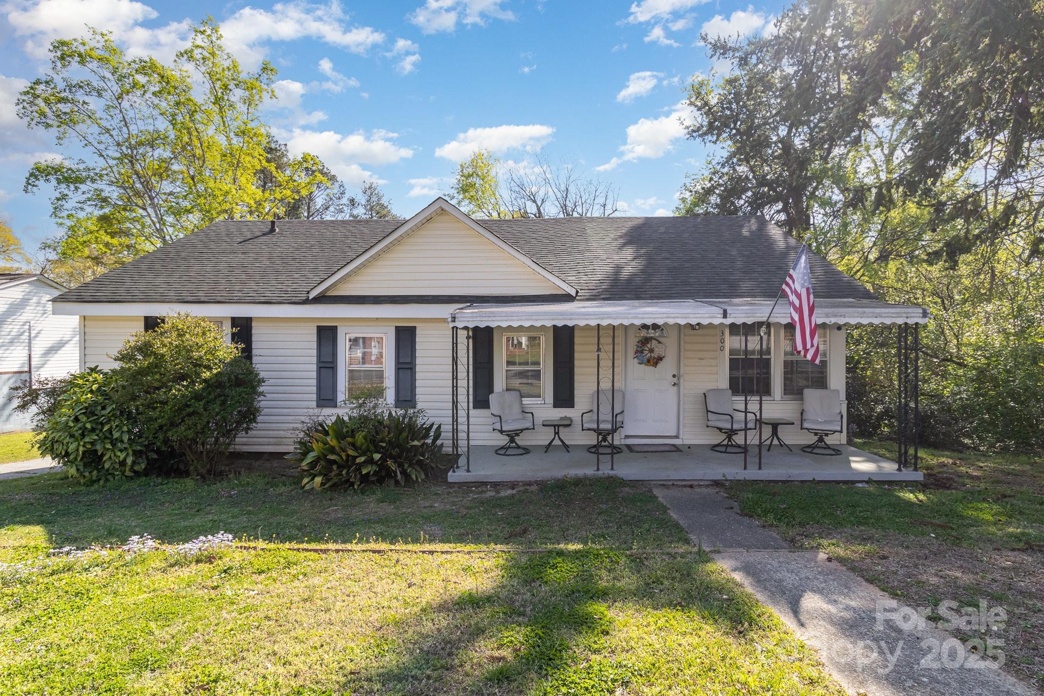 300 E Oneal Street Property Photo