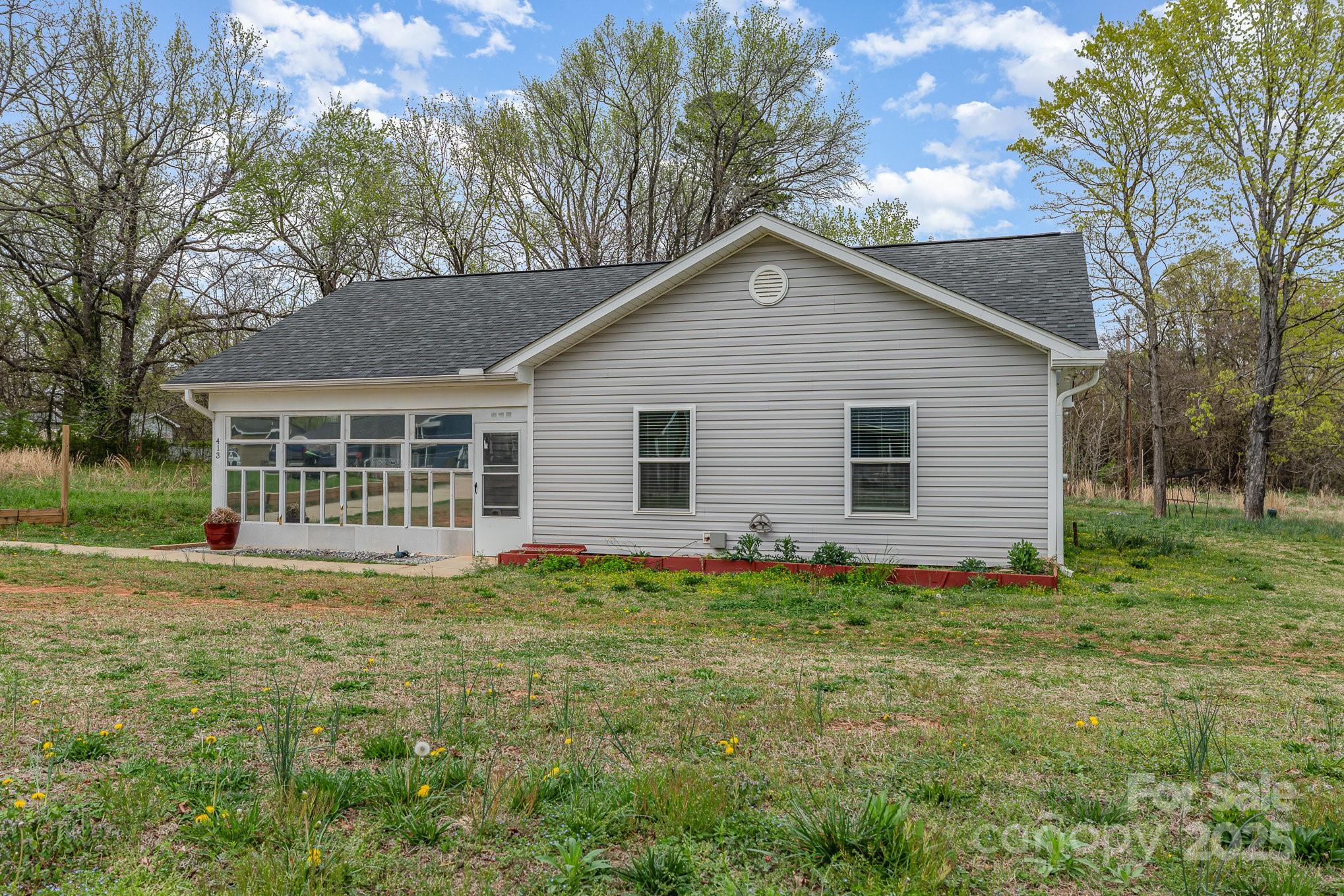 413 E Henderson Es Street Property Photo 1