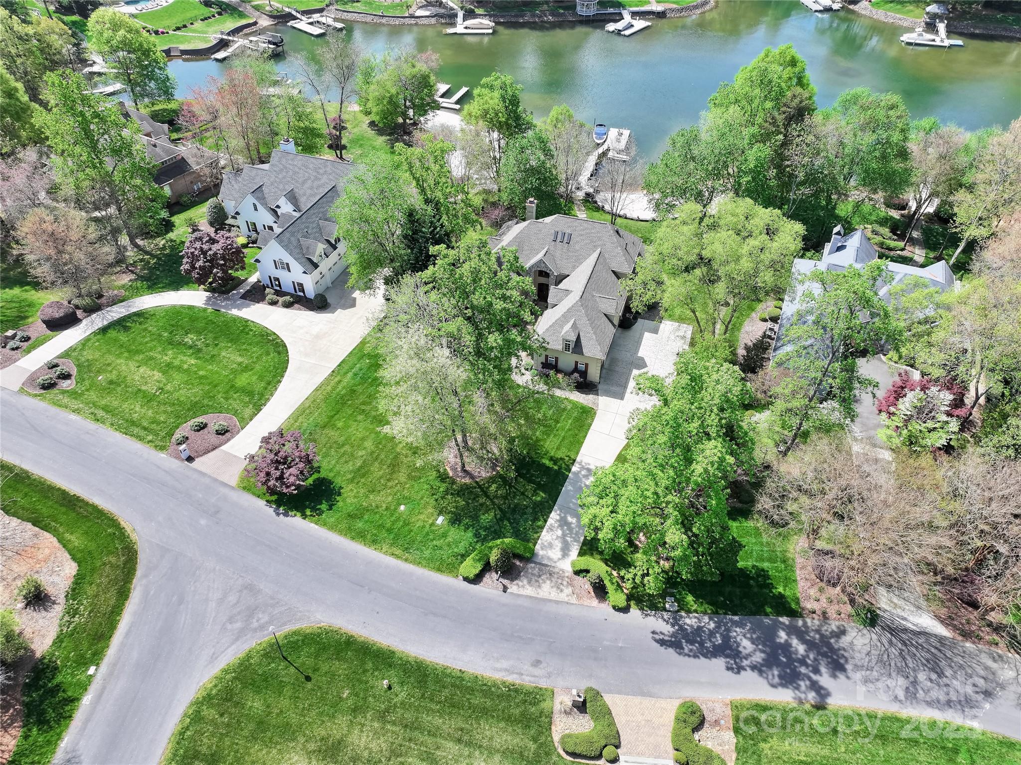 19040 Mary Ardrey Circle Property Photo 2