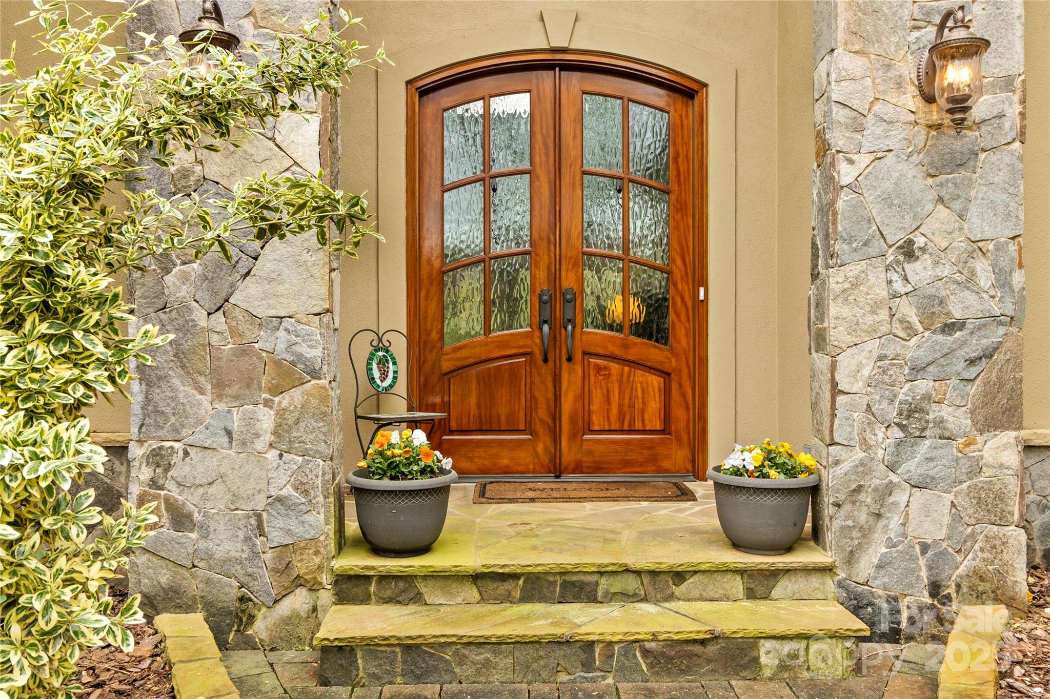 19040 Mary Ardrey Circle Property Photo 4