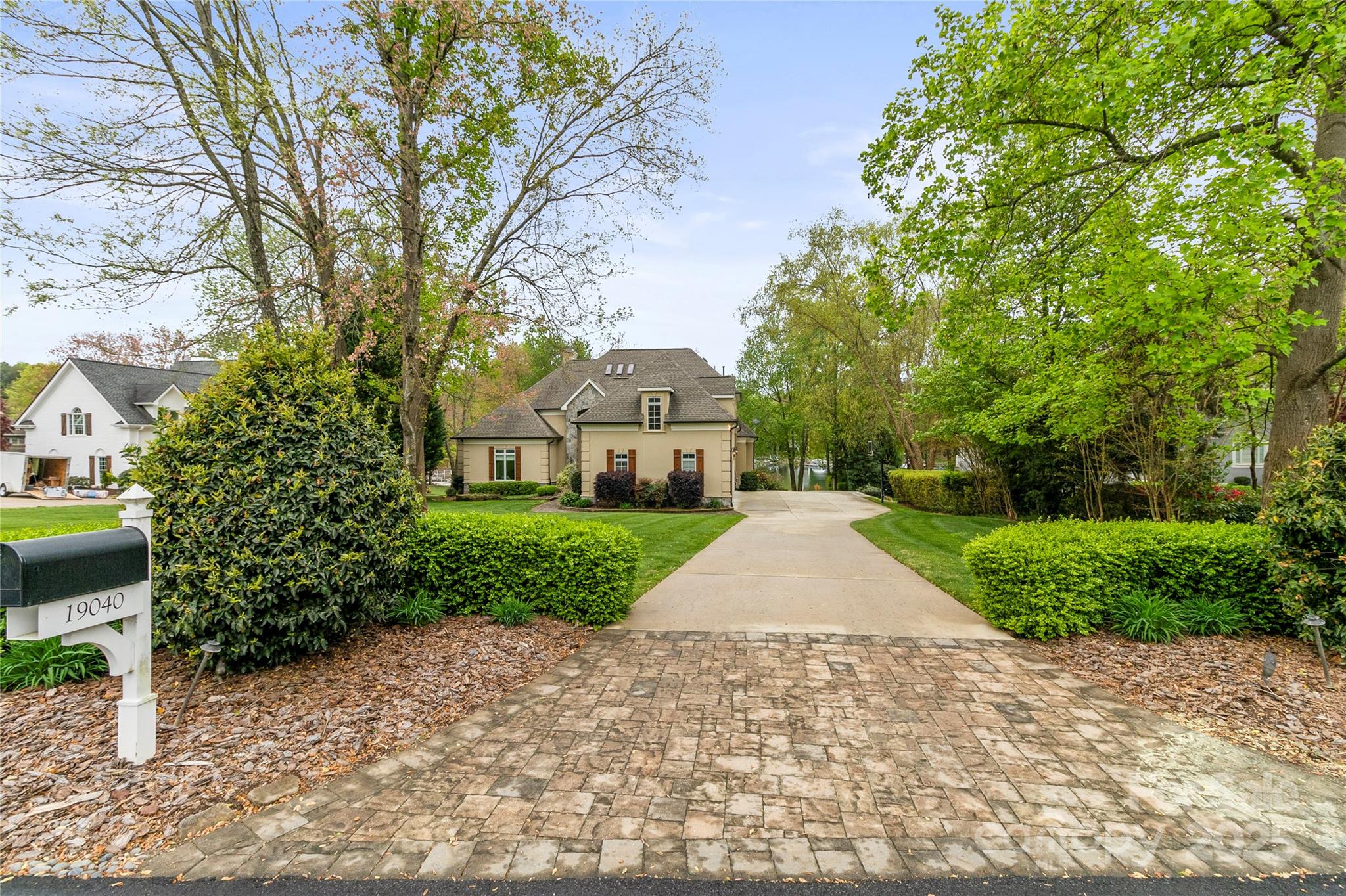 19040 Mary Ardrey Circle Property Photo 7