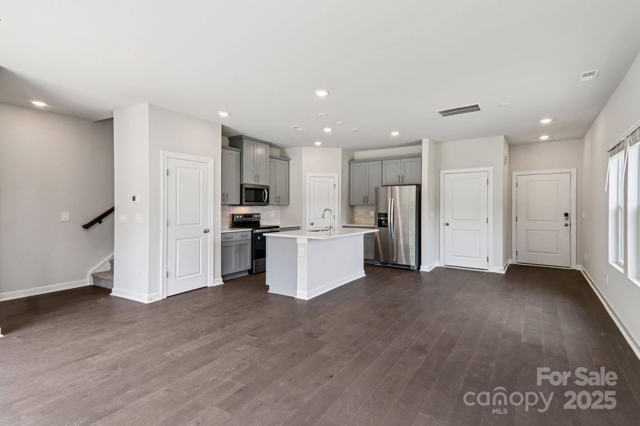 1725 Braemar Village Drive Property Photo 4