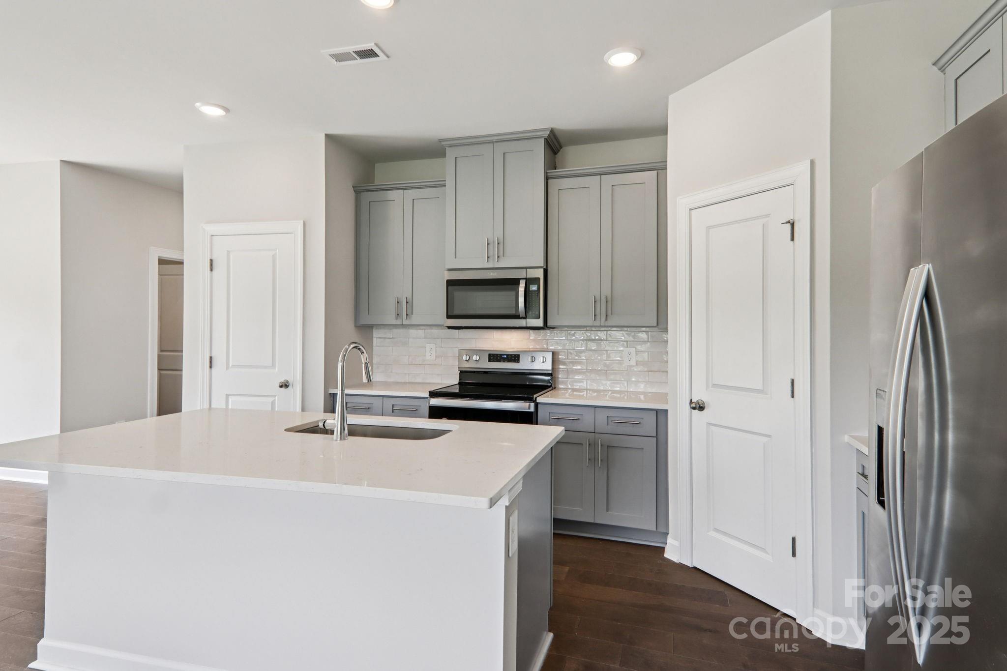 1725 Braemar Village Drive Property Photo 5