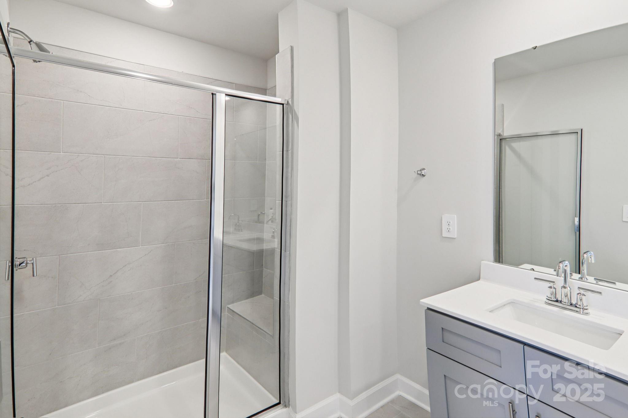 1725 Braemar Village Drive Property Photo 10