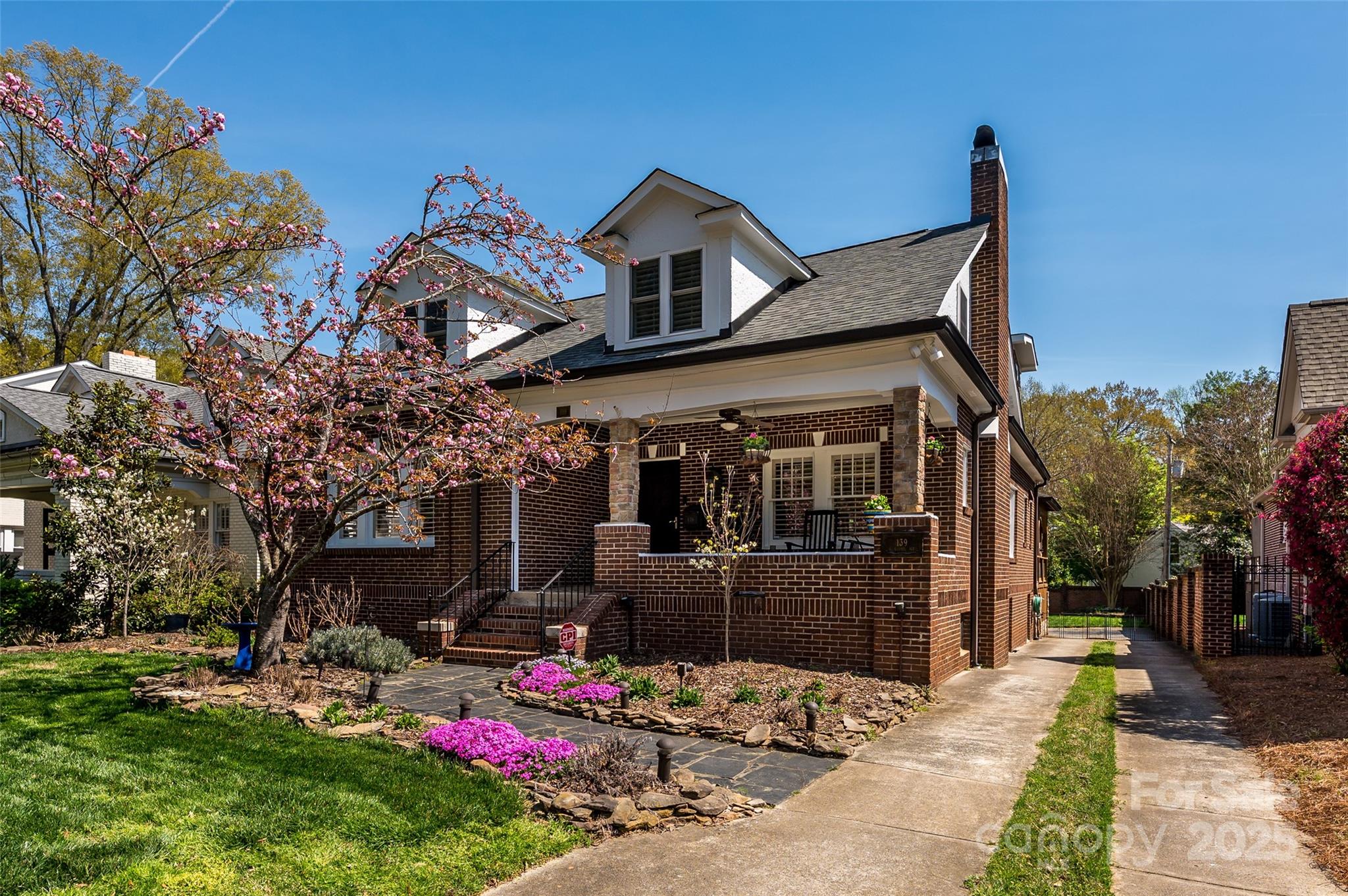 139 S Laurel Avenue Property Photo