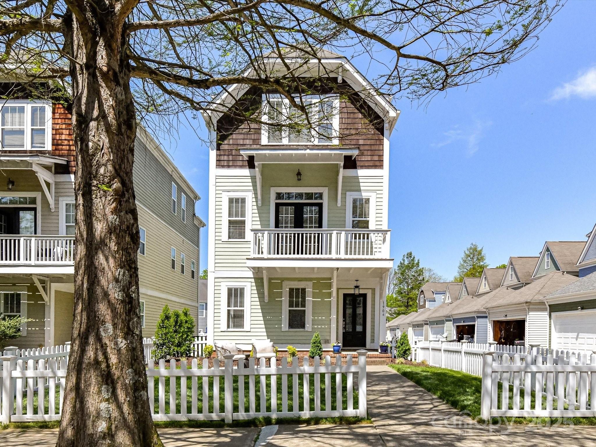 1904 Lela Avenue Property Photo