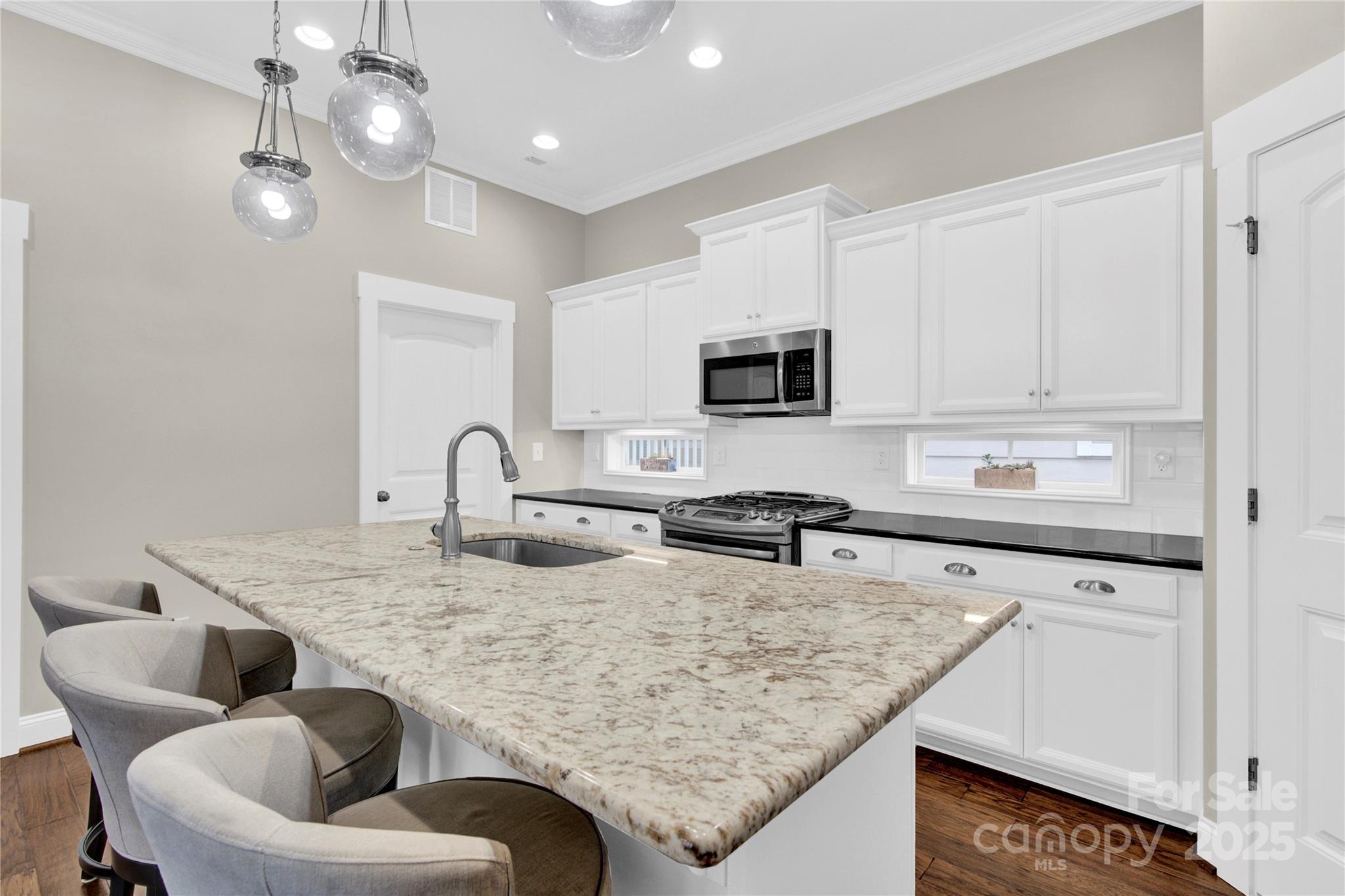 12424 Bradford Park Drive Property Photo 11