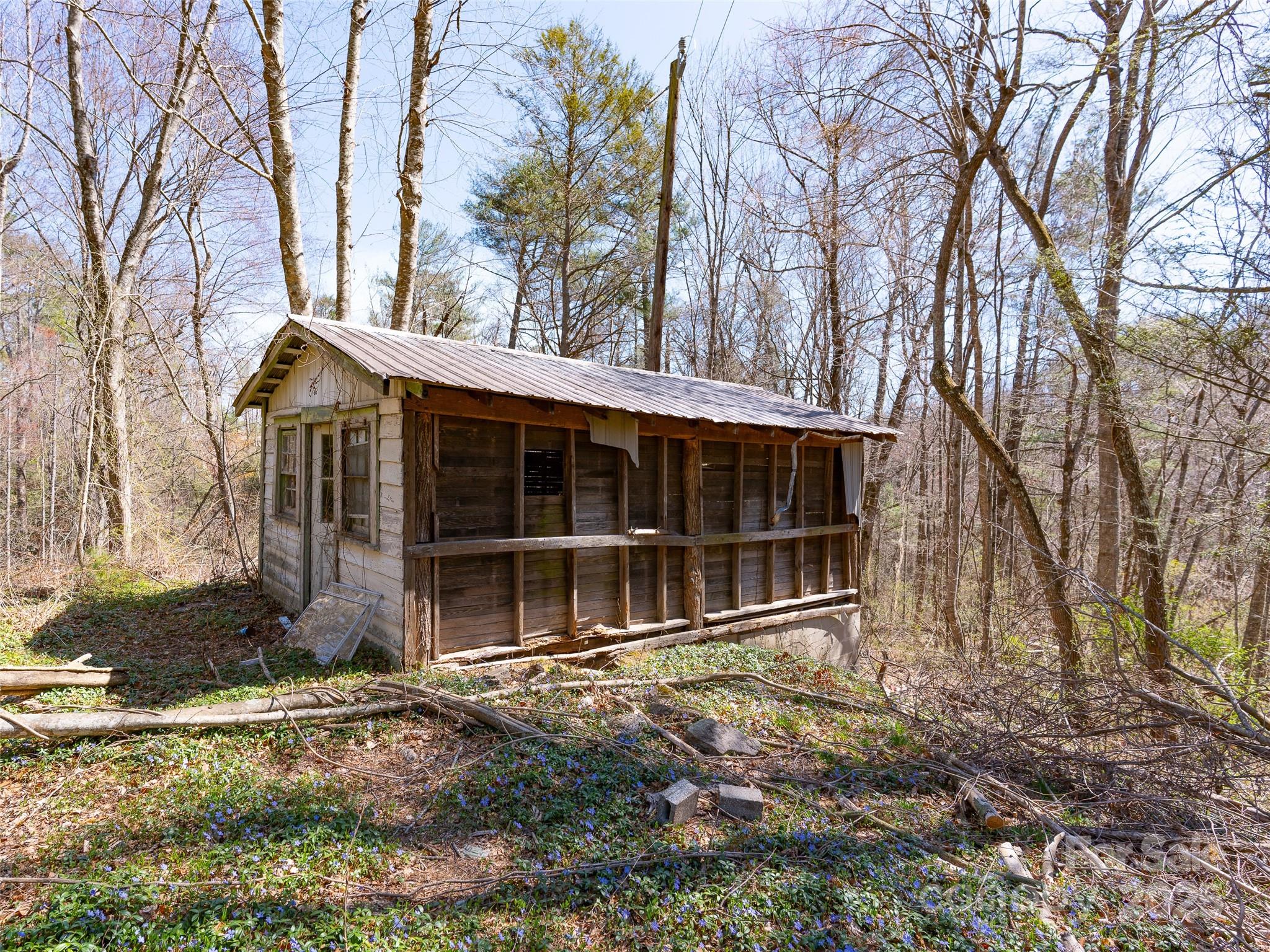 8099 Howard Gap Road Property Photo 16