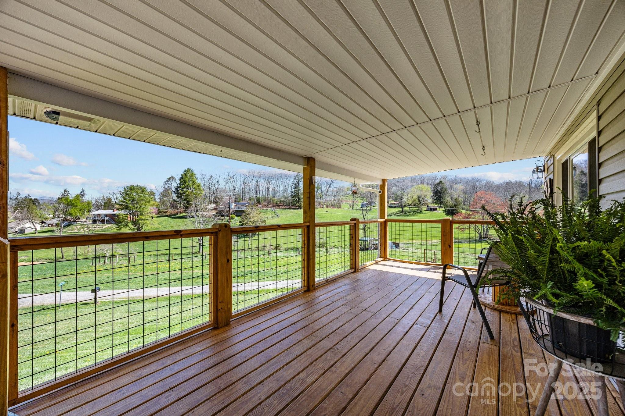 15 Ravenwood Ridge Property Photo 6