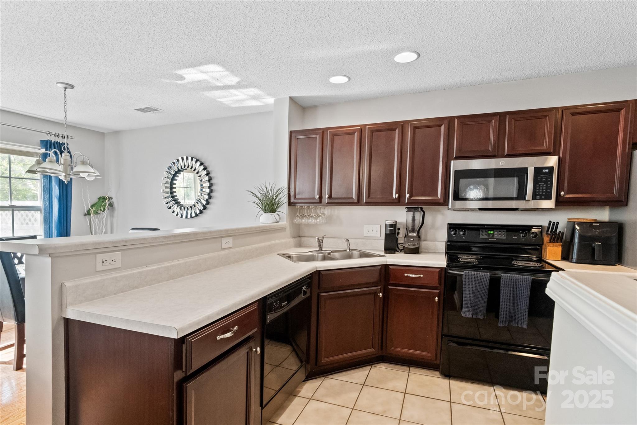 10920 Walking Path Lane Property Photo 8