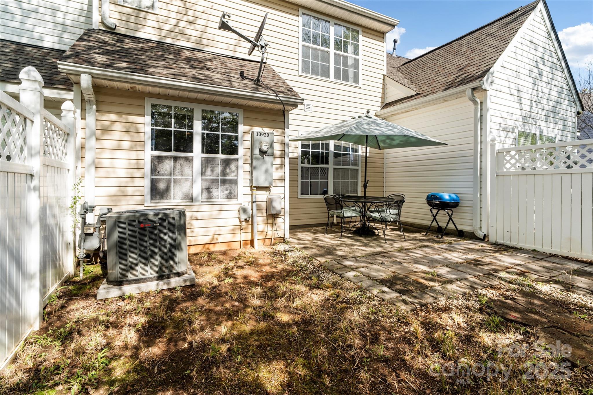 10920 Walking Path Lane Property Photo 23