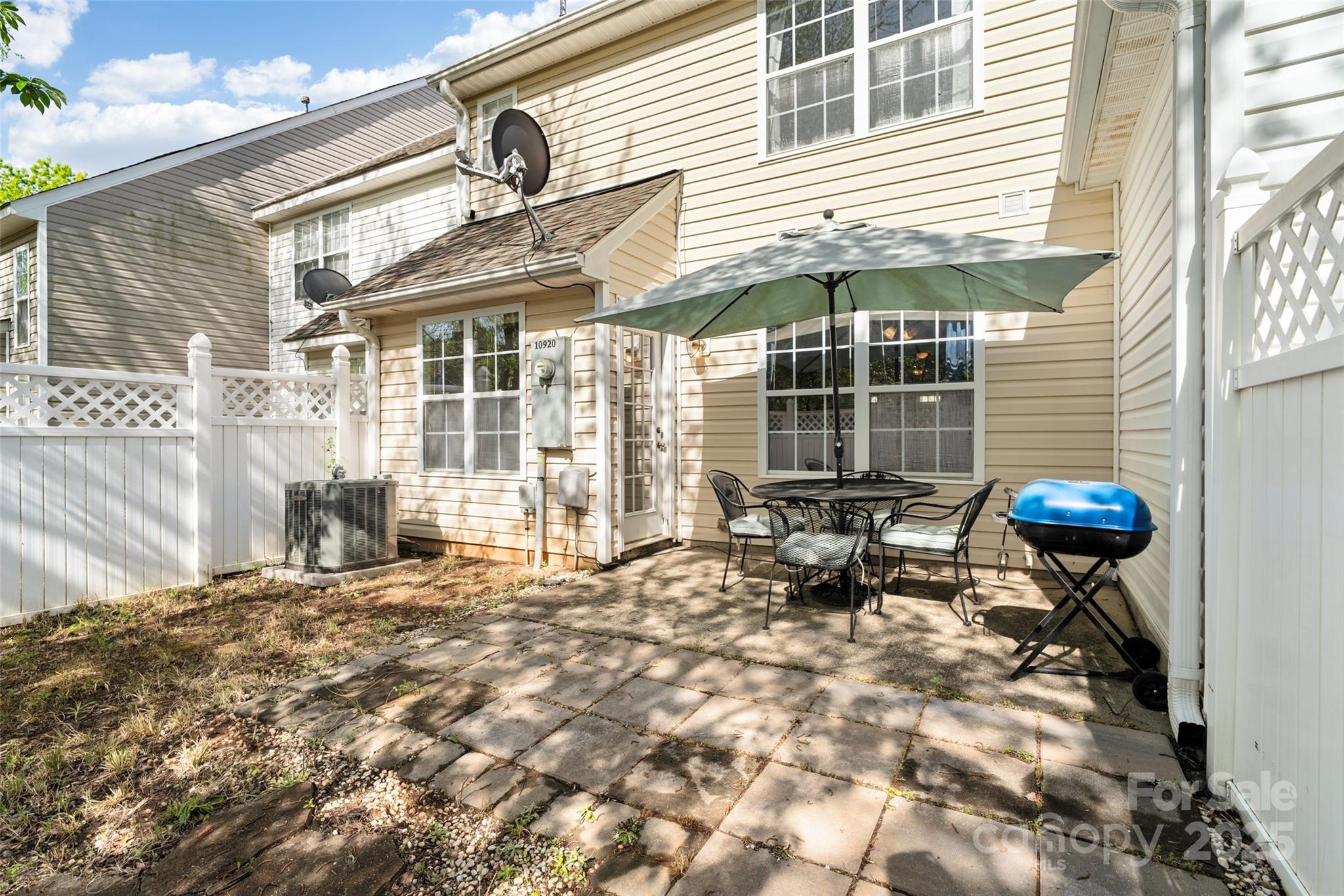 10920 Walking Path Lane Property Photo 24