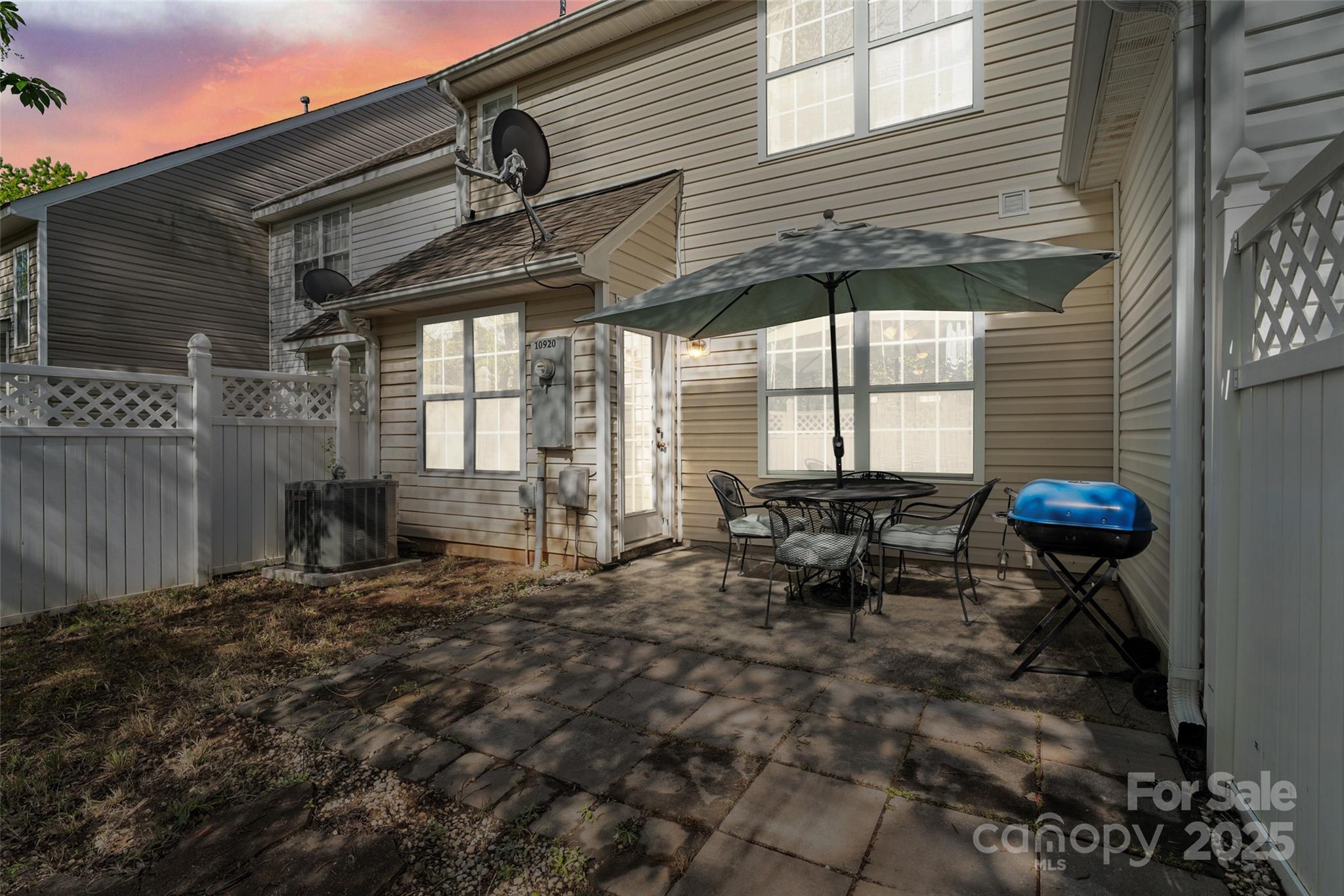 10920 Walking Path Lane Property Photo 35