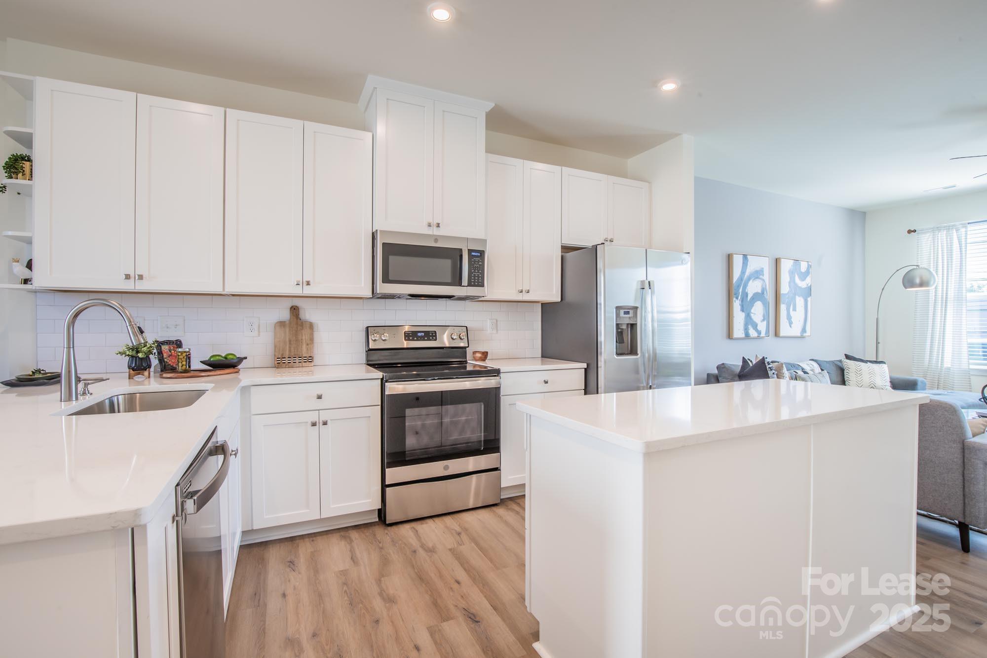 4954 Old Pineville Road Property Photo 3