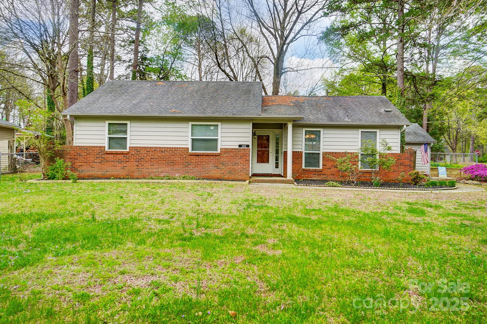 1212 Robinhood Circle Property Photo