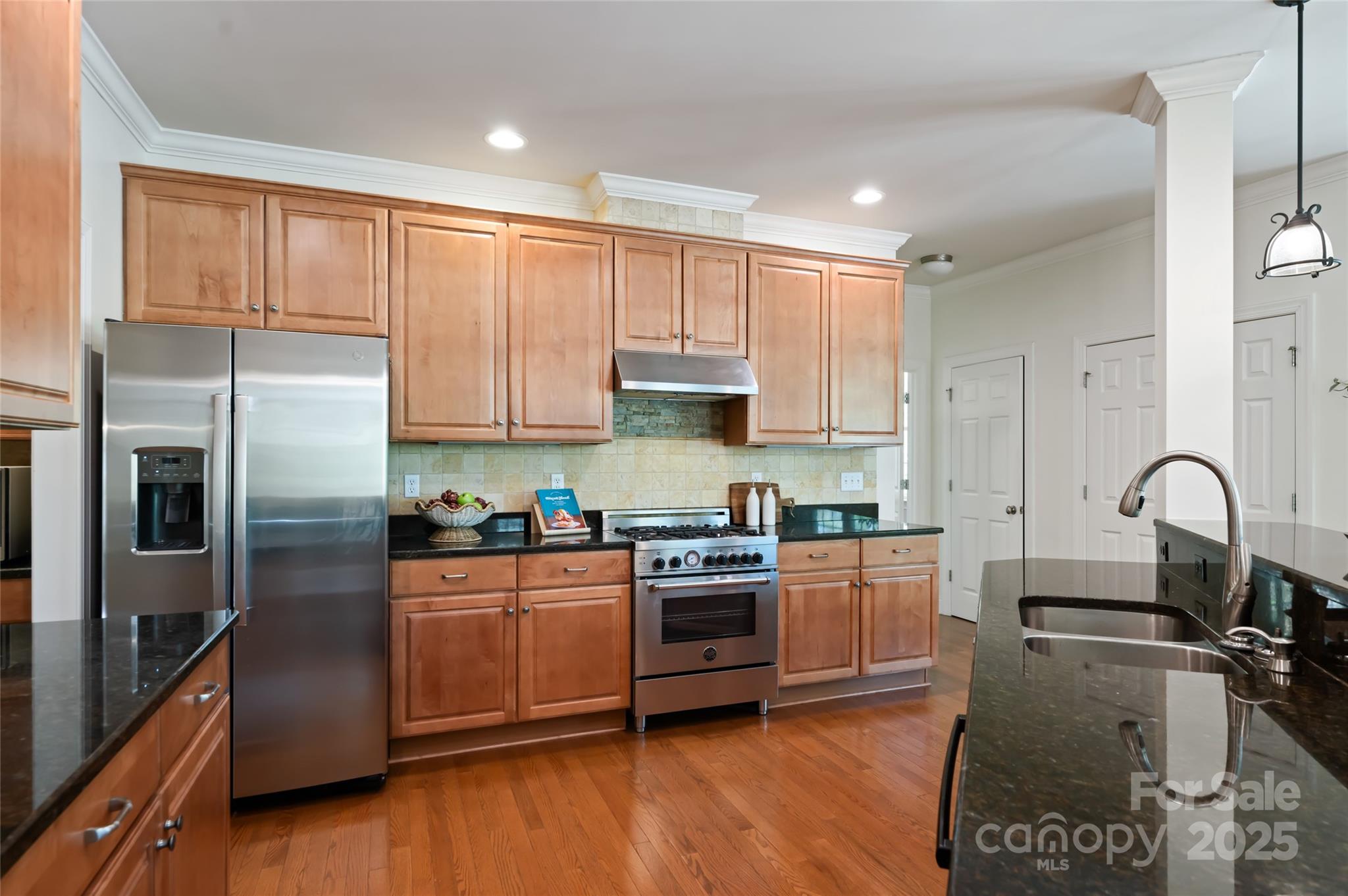 11 La Rue Court Property Photo 7