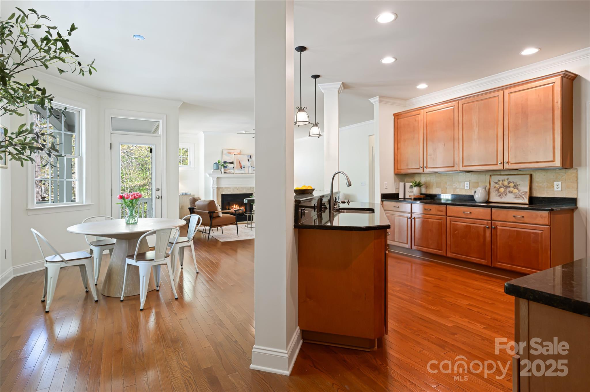 11 La Rue Court Property Photo 8