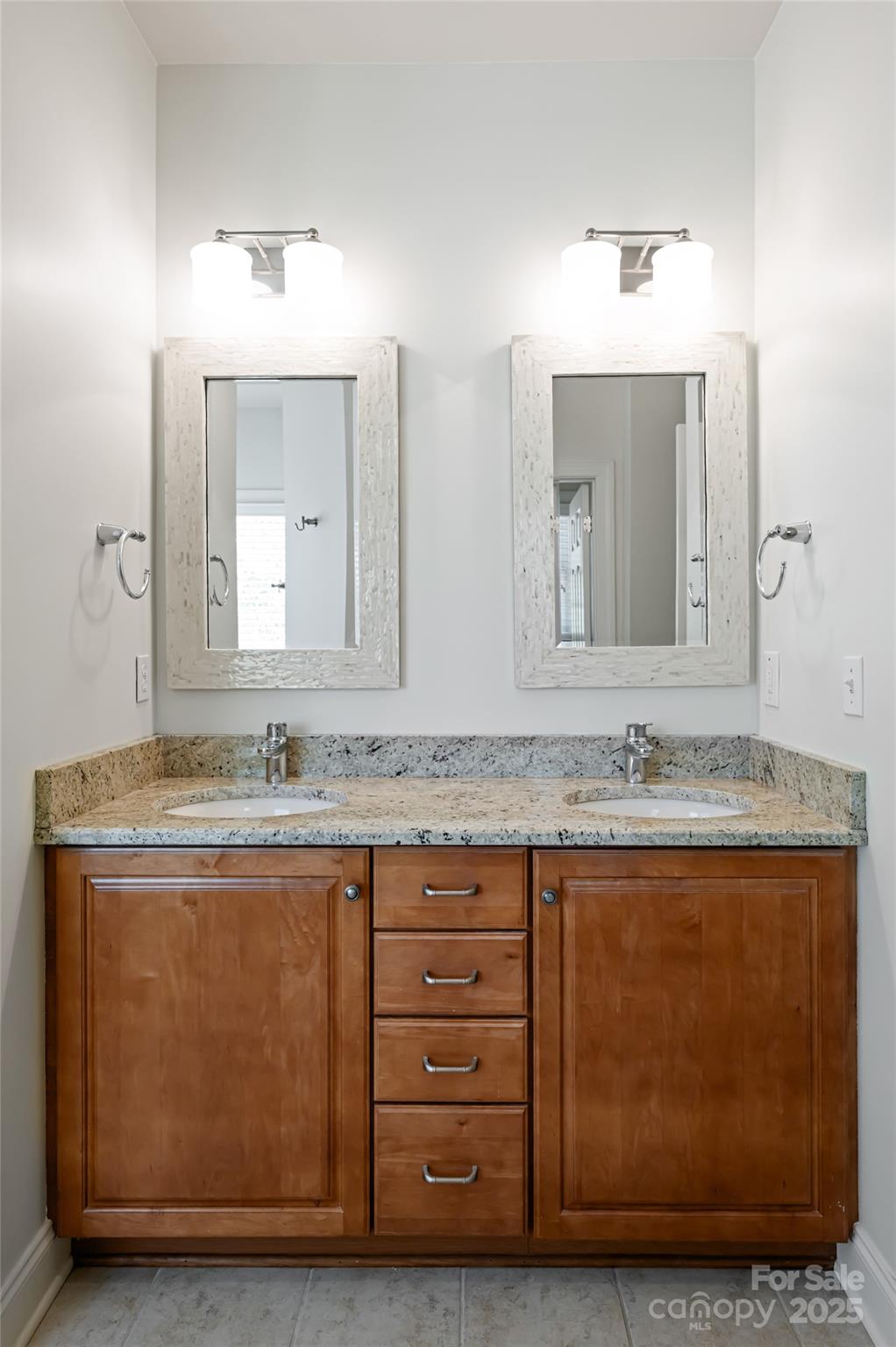 11 La Rue Court Property Photo 21