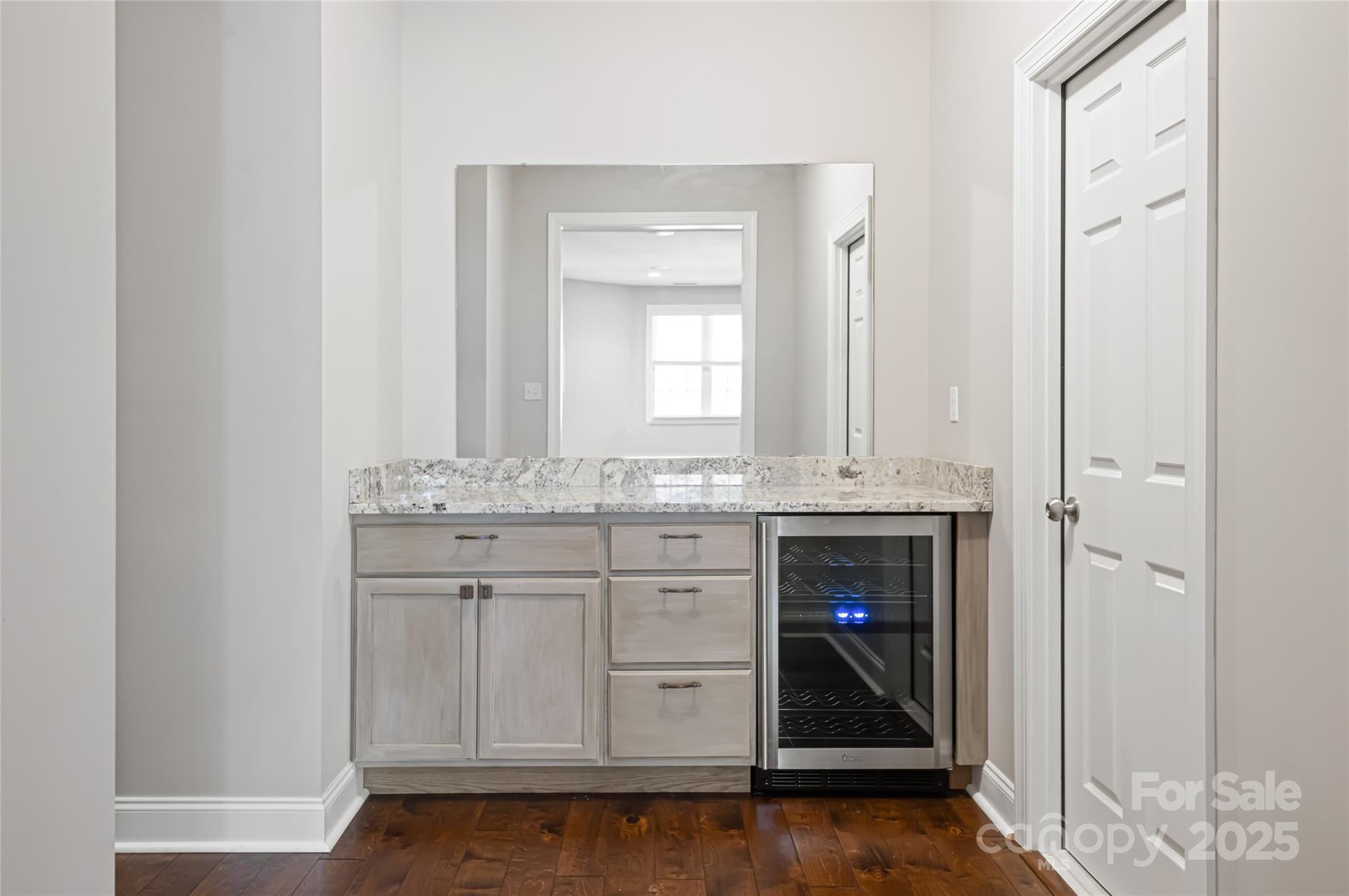 11 La Rue Court Property Photo 22