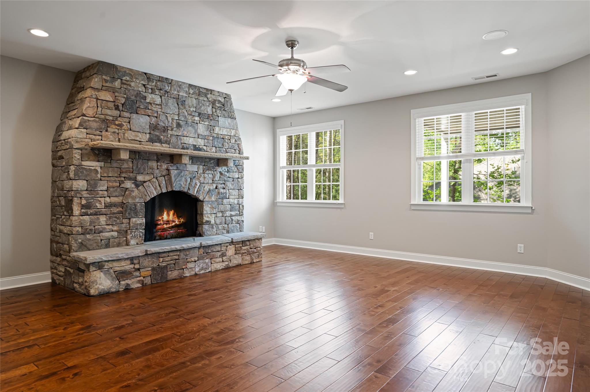 11 La Rue Court Property Photo 24