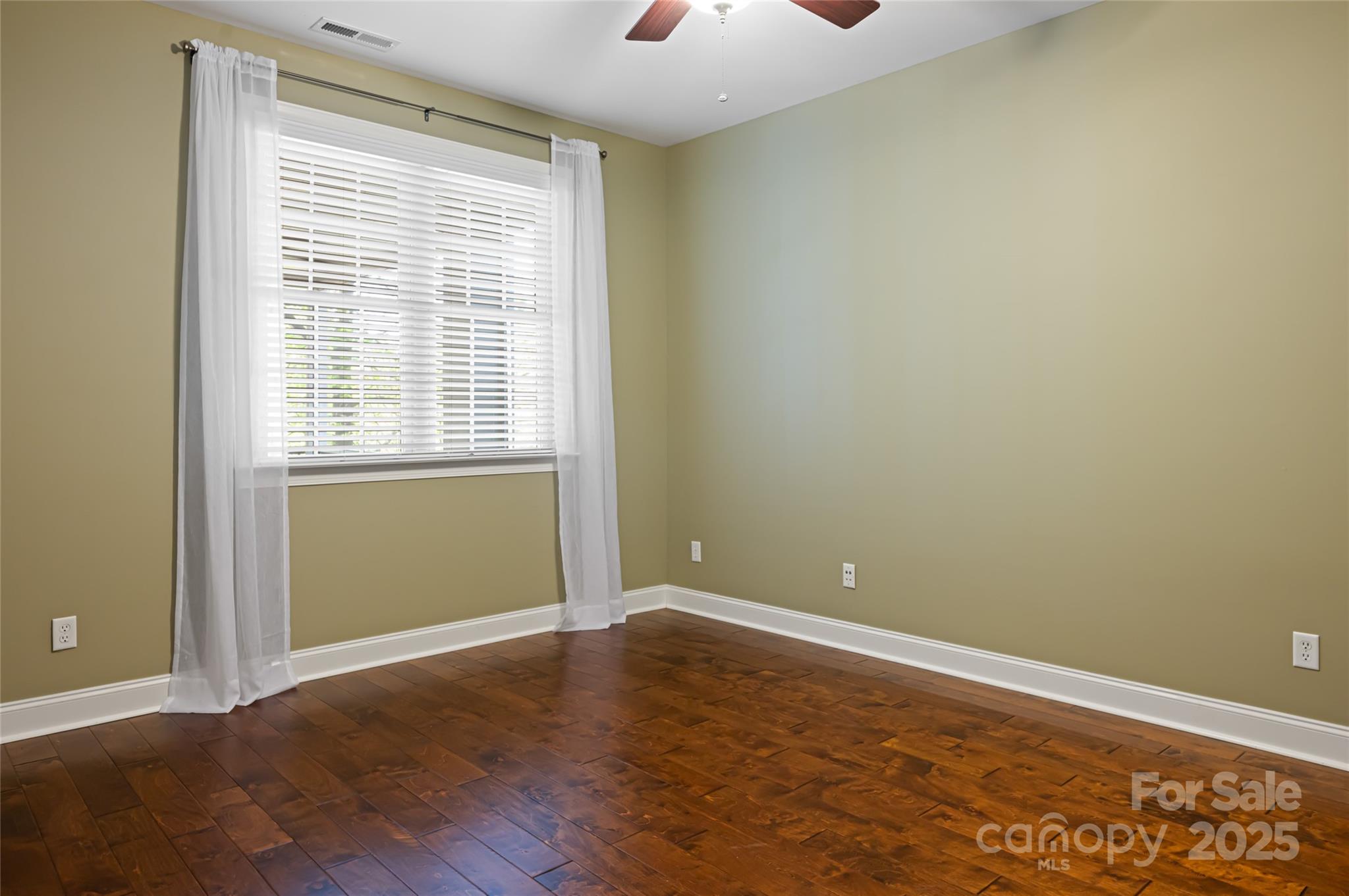 11 La Rue Court Property Photo 25