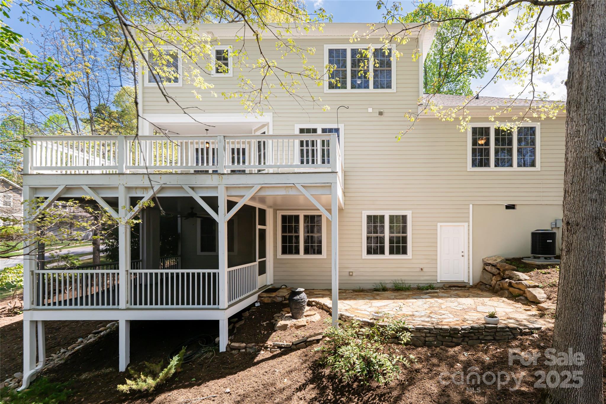 11 La Rue Court Property Photo 27