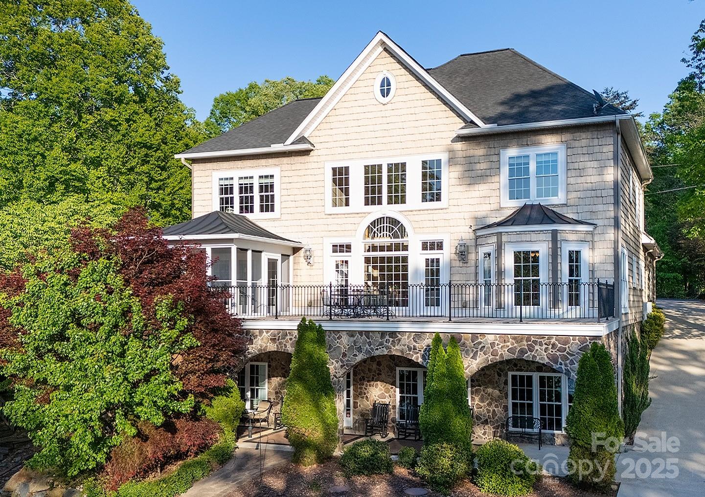 338 Fairfield Court Property Photo