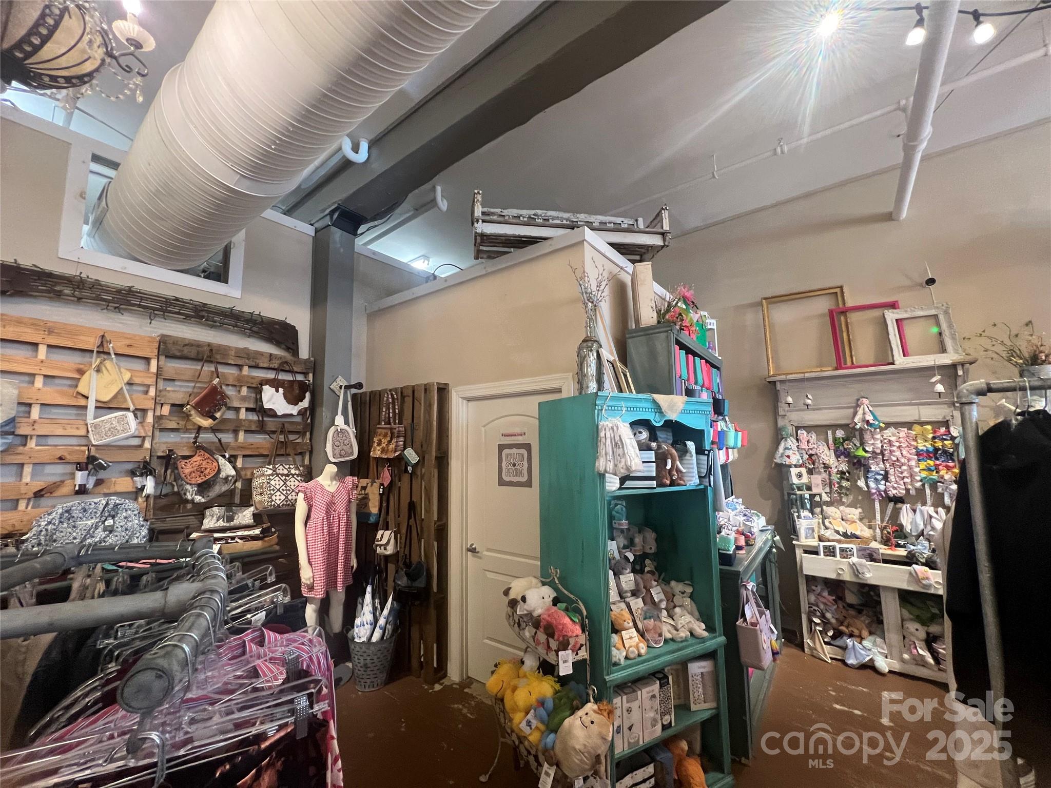 109 N Hayne Street Property Photo 27
