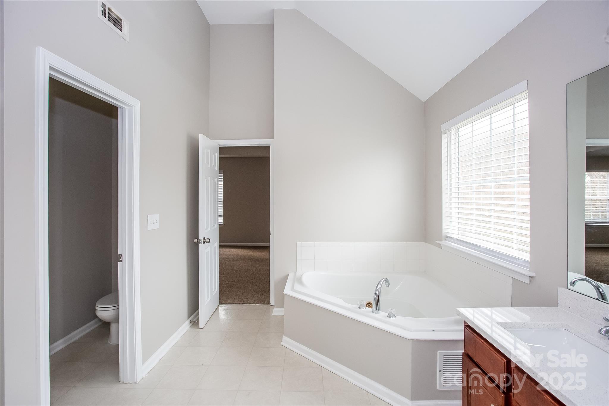 240 Bluffton Road Property Photo 11