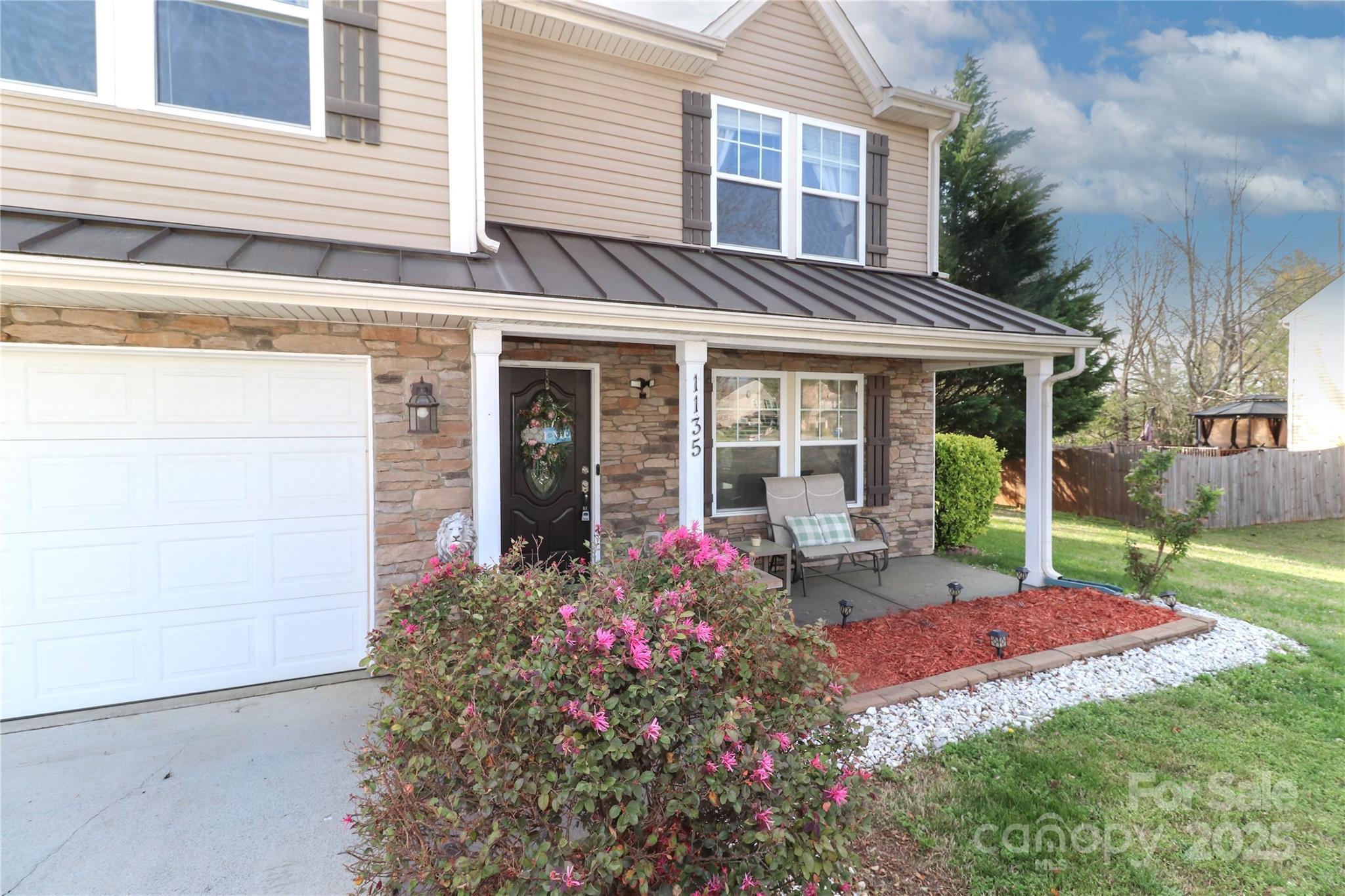 1135 Valley Street Property Photo 4