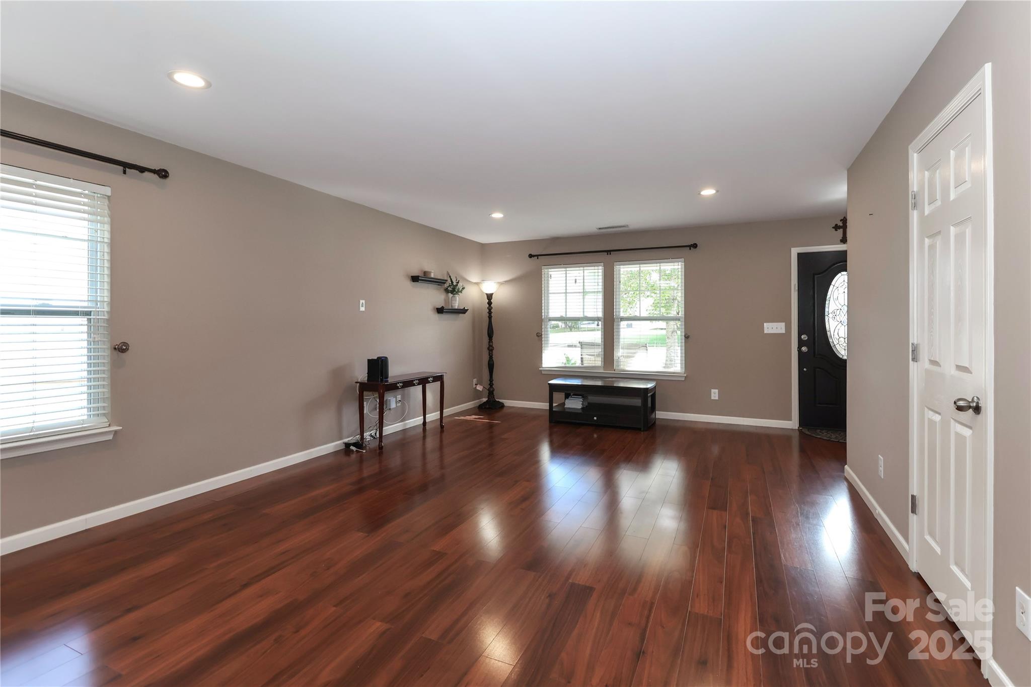 1135 Valley Street Property Photo 9