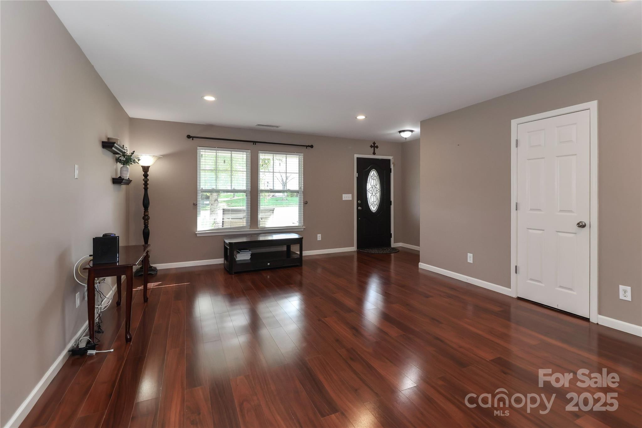 1135 Valley Street Property Photo 10