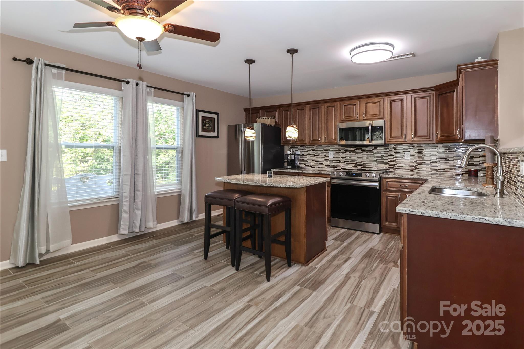 1135 Valley Street Property Photo 11