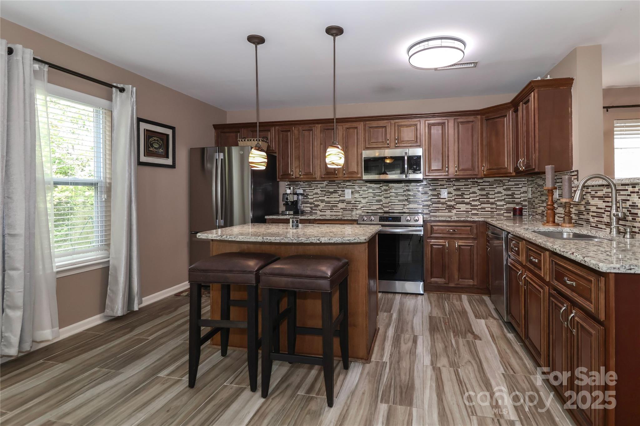 1135 Valley Street Property Photo 12