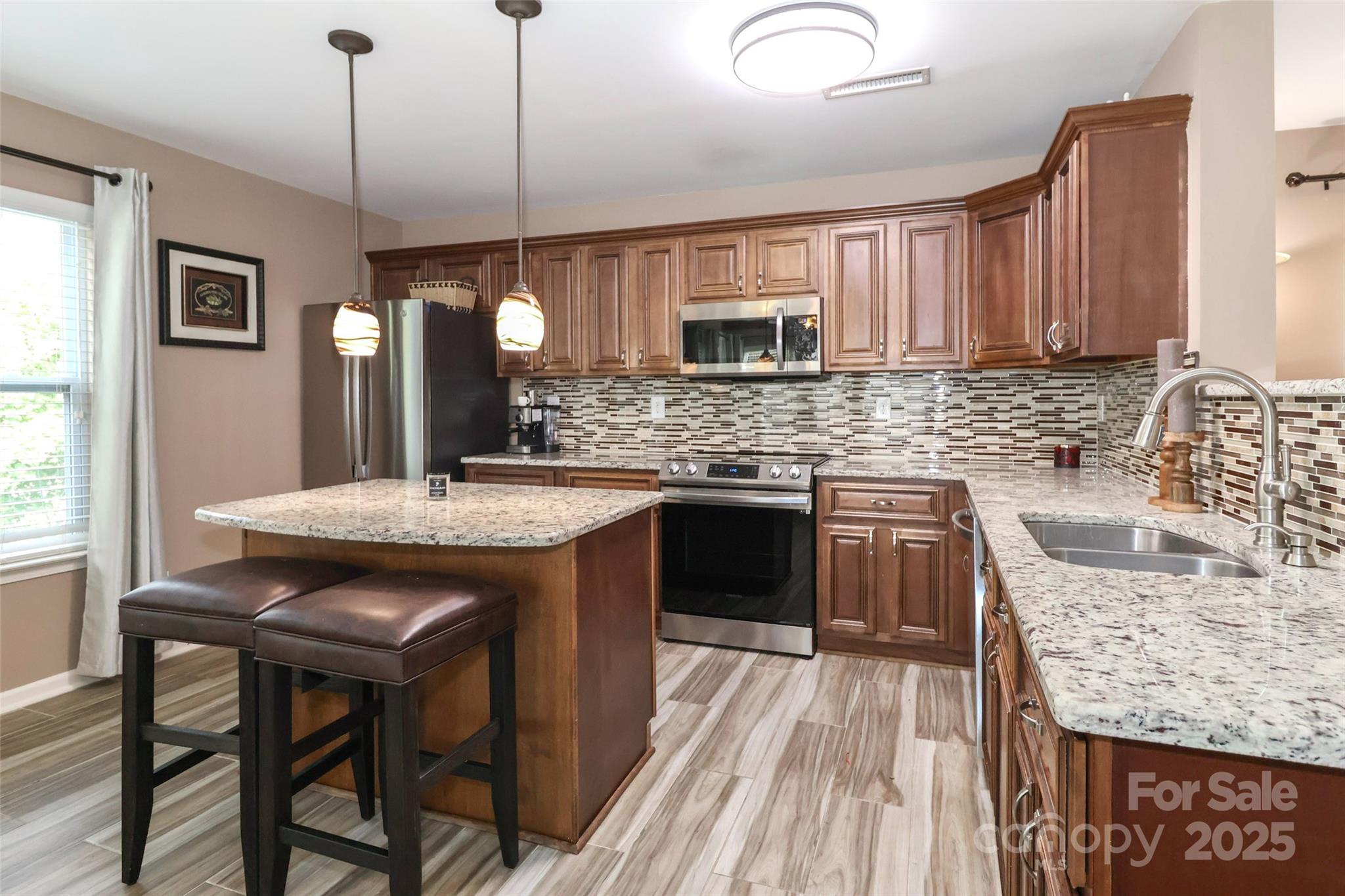 1135 Valley Street Property Photo 14