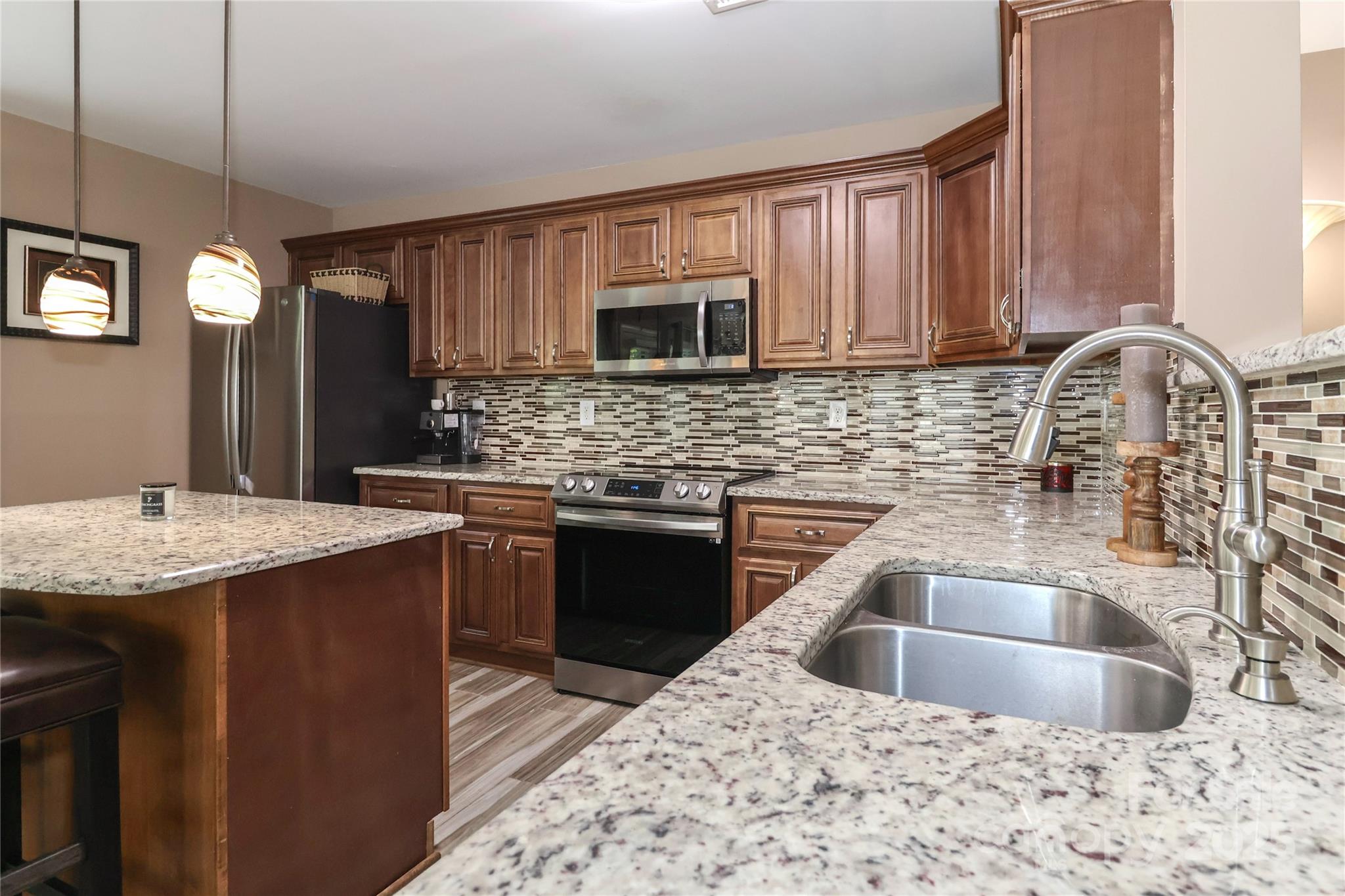 1135 Valley Street Property Photo 15