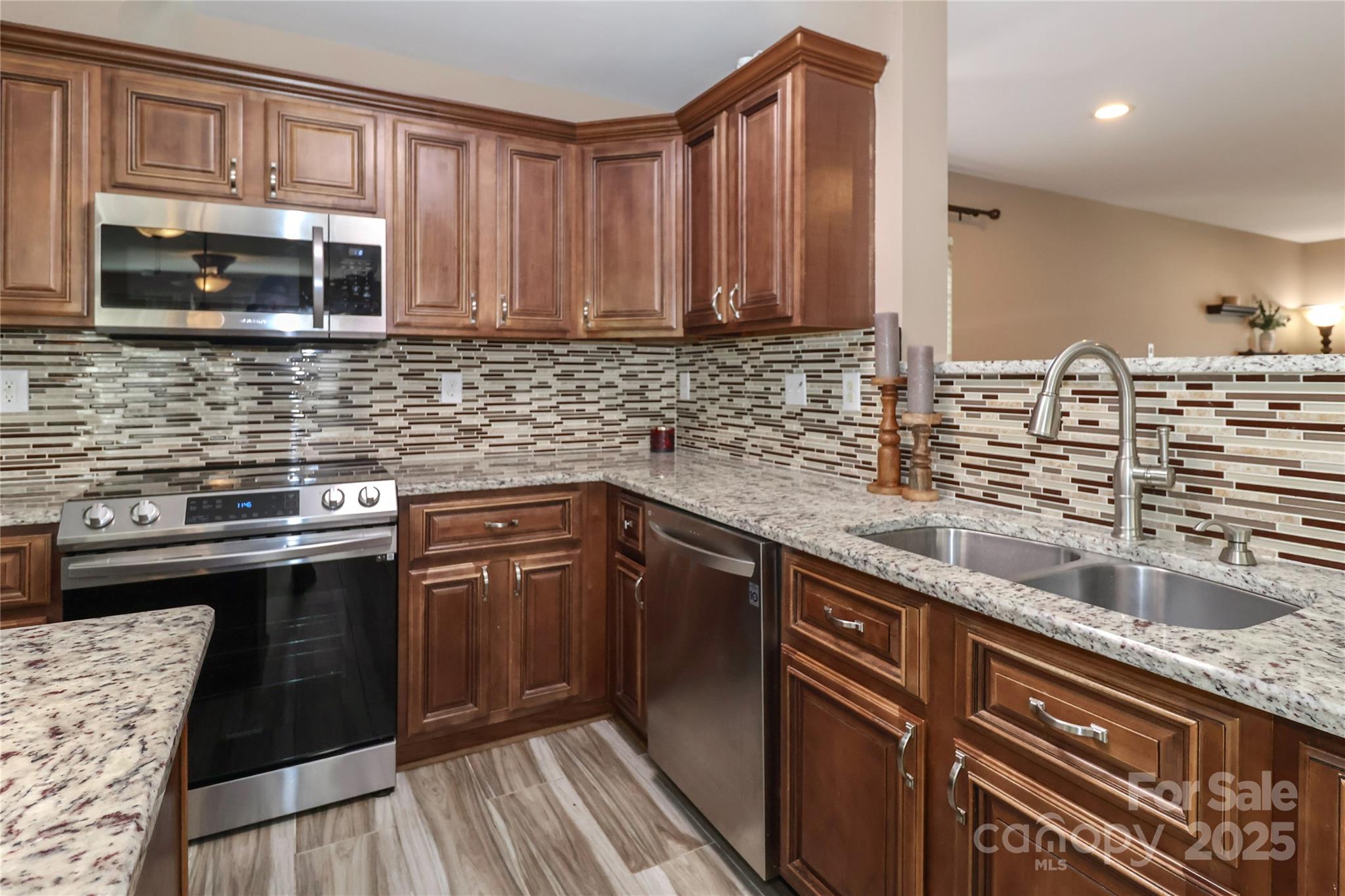 1135 Valley Street Property Photo 17