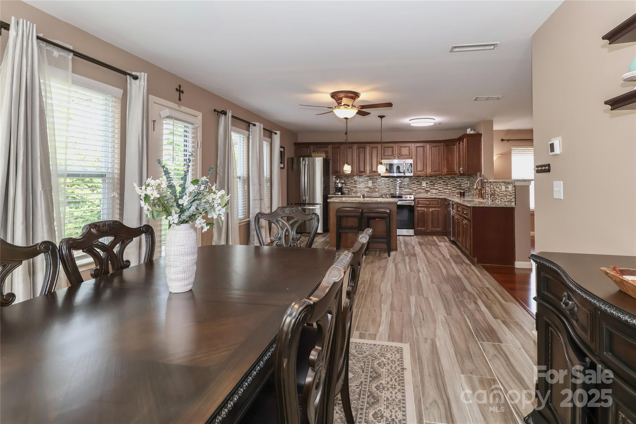 1135 Valley Street Property Photo 23