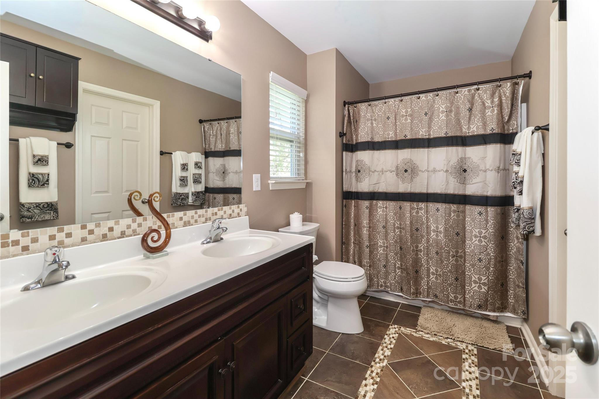 1135 Valley Street Property Photo 34