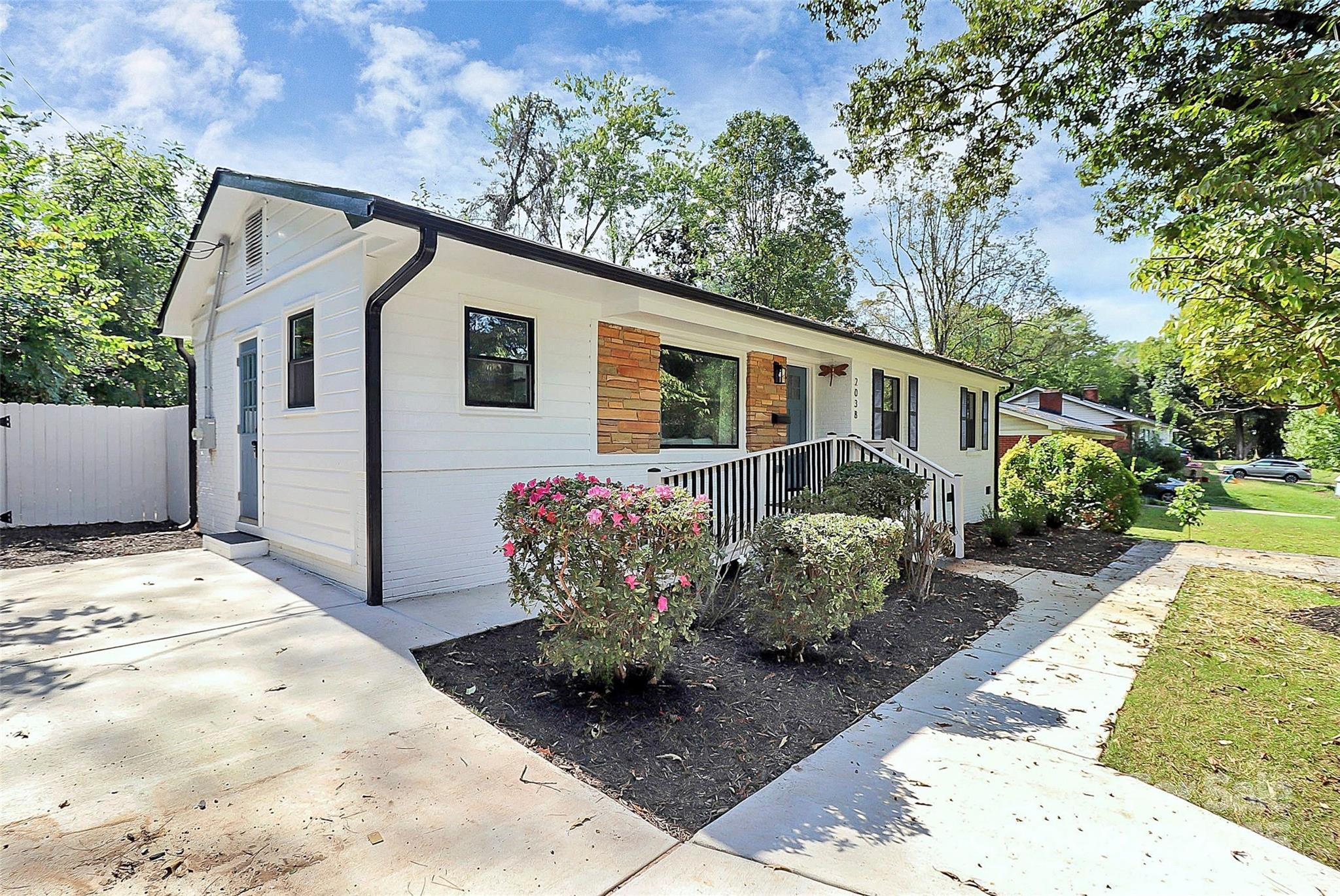2038 Sandhurst Drive Property Photo