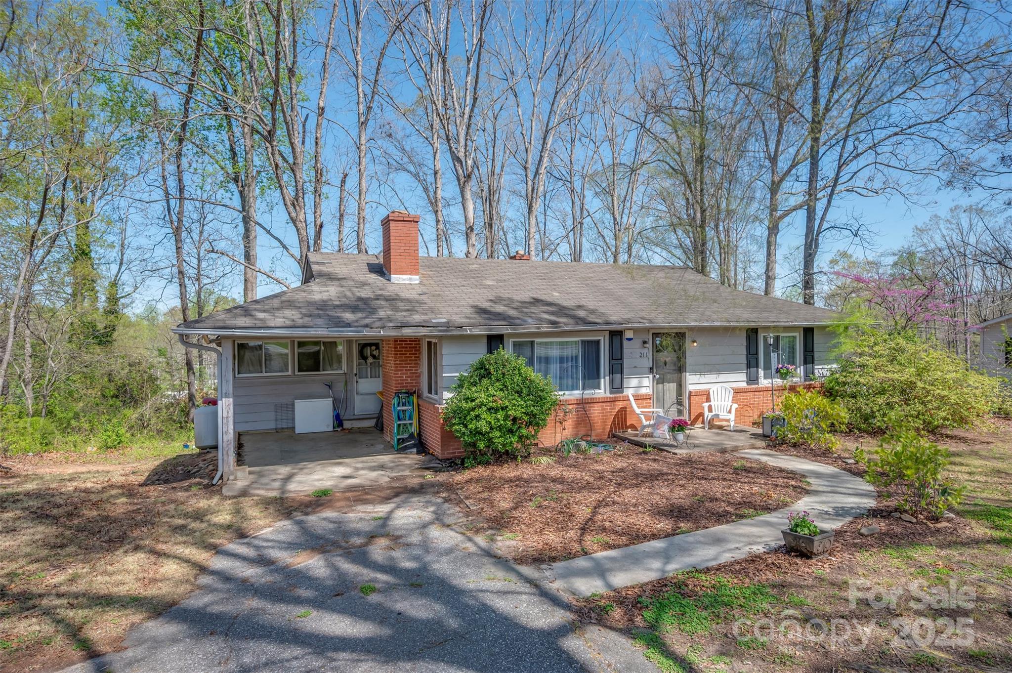 211 Redland Road Property Photo