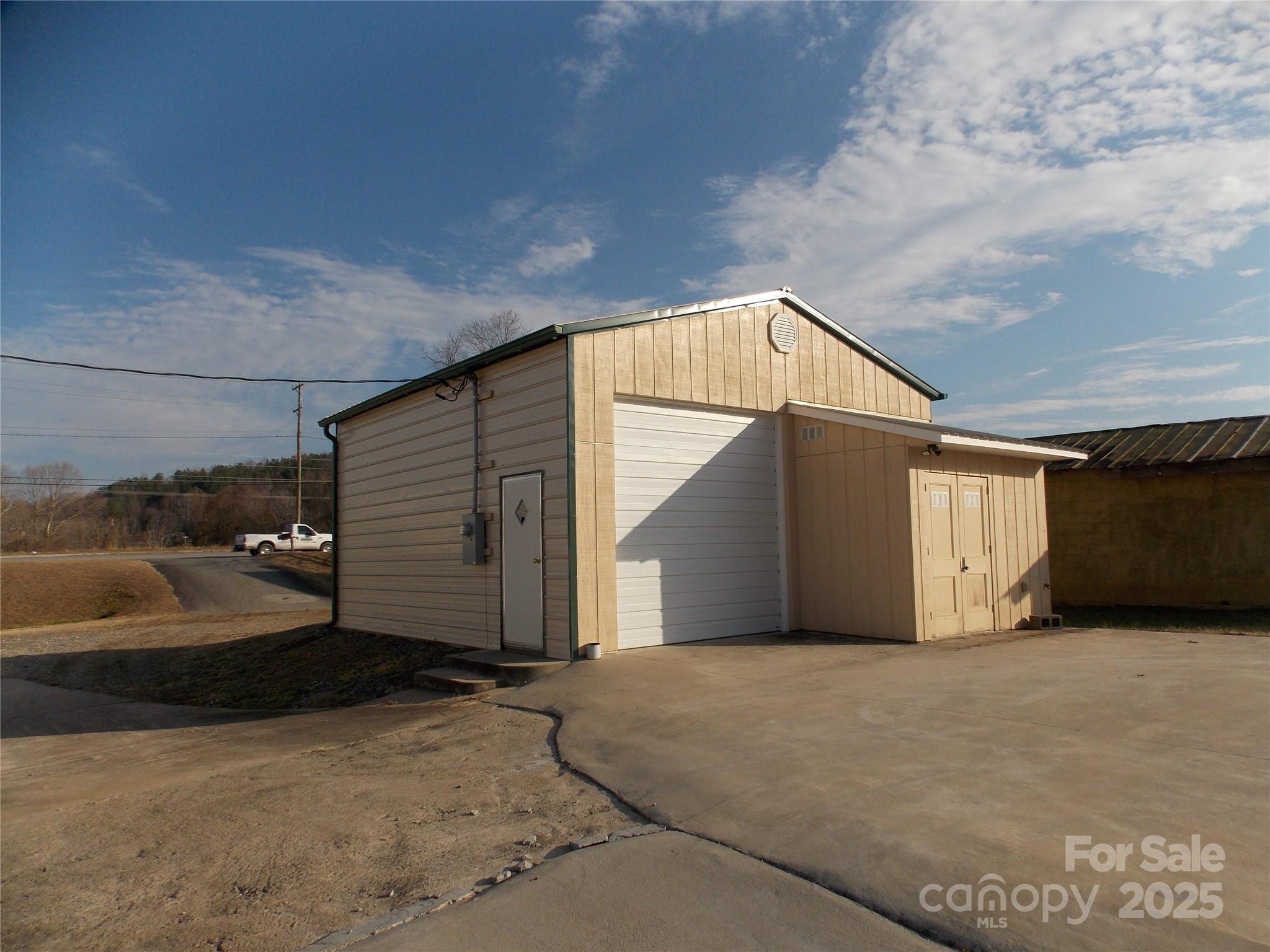 1315 North Main Street Property Photo