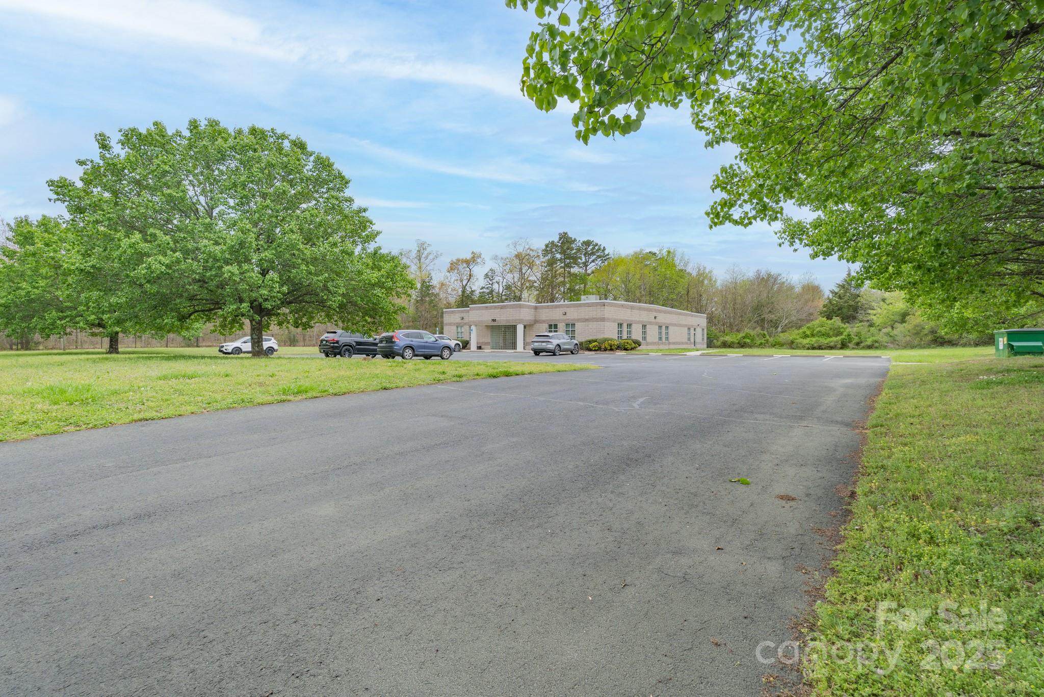 702 Henson Street Property Photo 27
