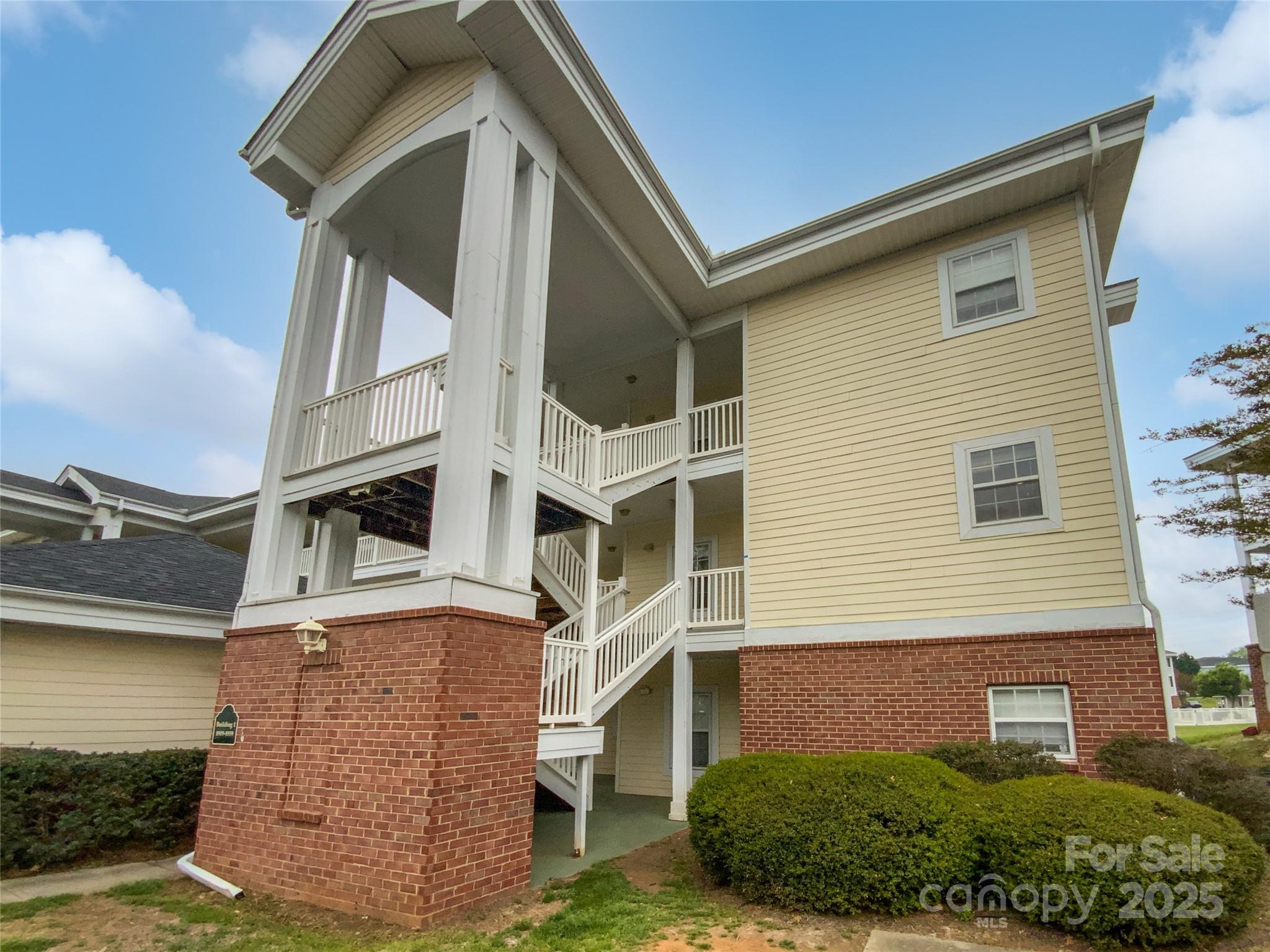 8929 Meadow Vista Road Property Photo 1