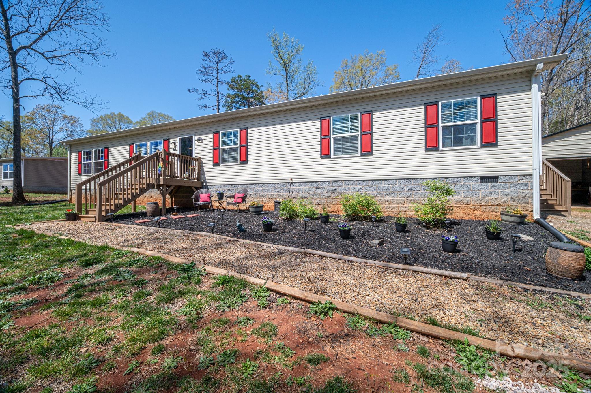 980 Lakeland Avenue Property Photo