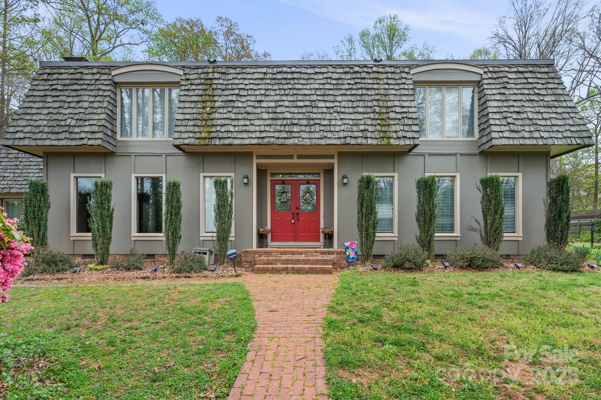 242 Magnolia Avenue Property Photo