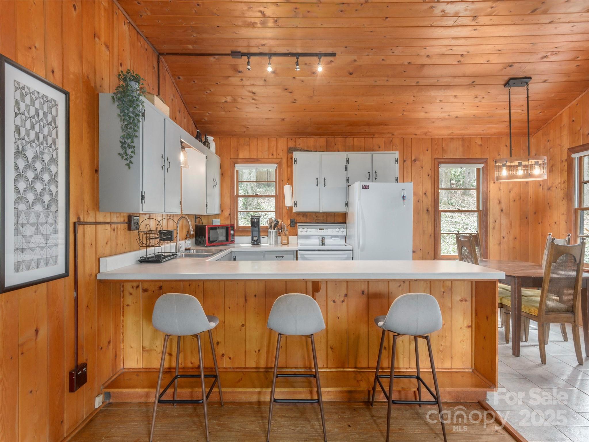 147 Azalea Drive Property Photo 8