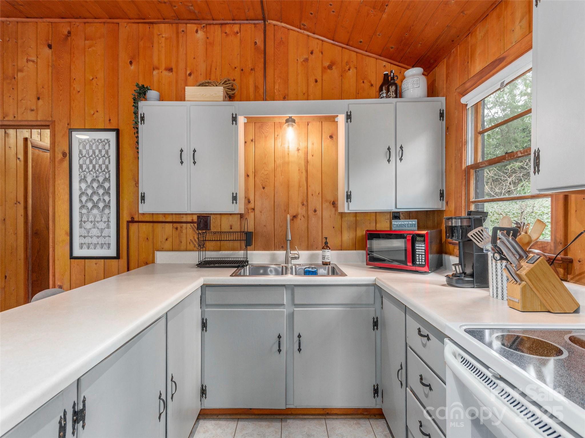 147 Azalea Drive Property Photo 14